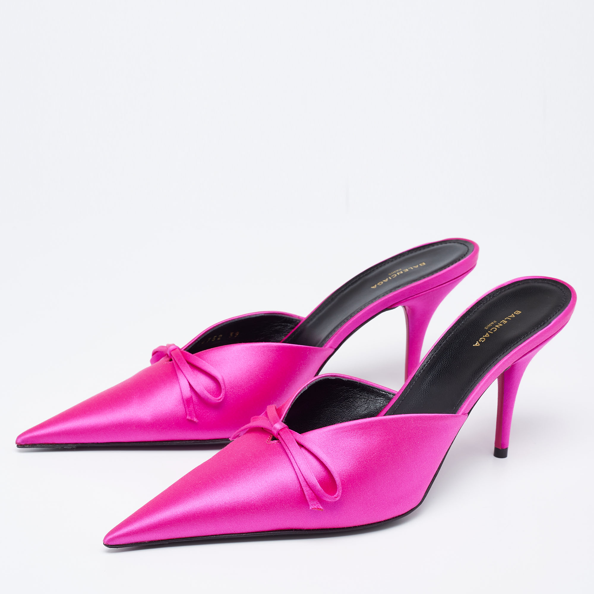 

Balenciaga Pink Satin Bow Pointed Toe Knife Mule Sandals Size