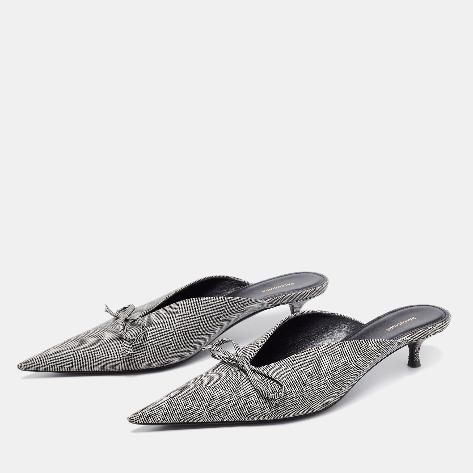 

Balenciaga Grey Fabric Knife Sandals Size