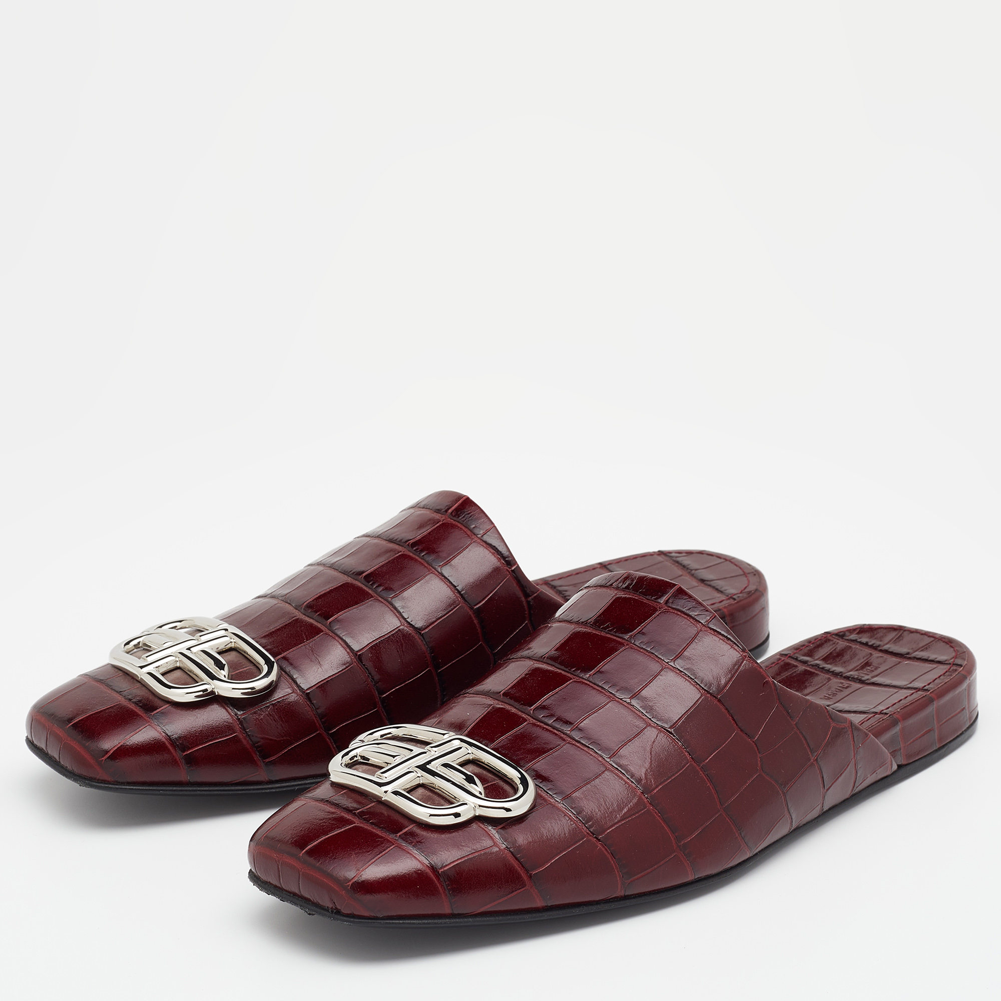 

Balenciaga Burgundy Croc Embossed Leather Cosy BB Mule Size