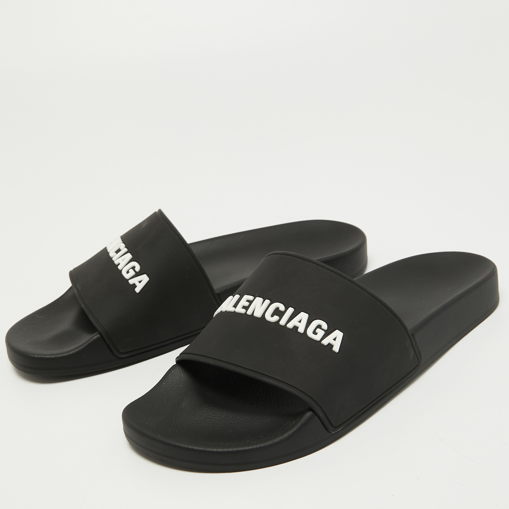 

Balenciaga Black Rubber Flat Slides Size