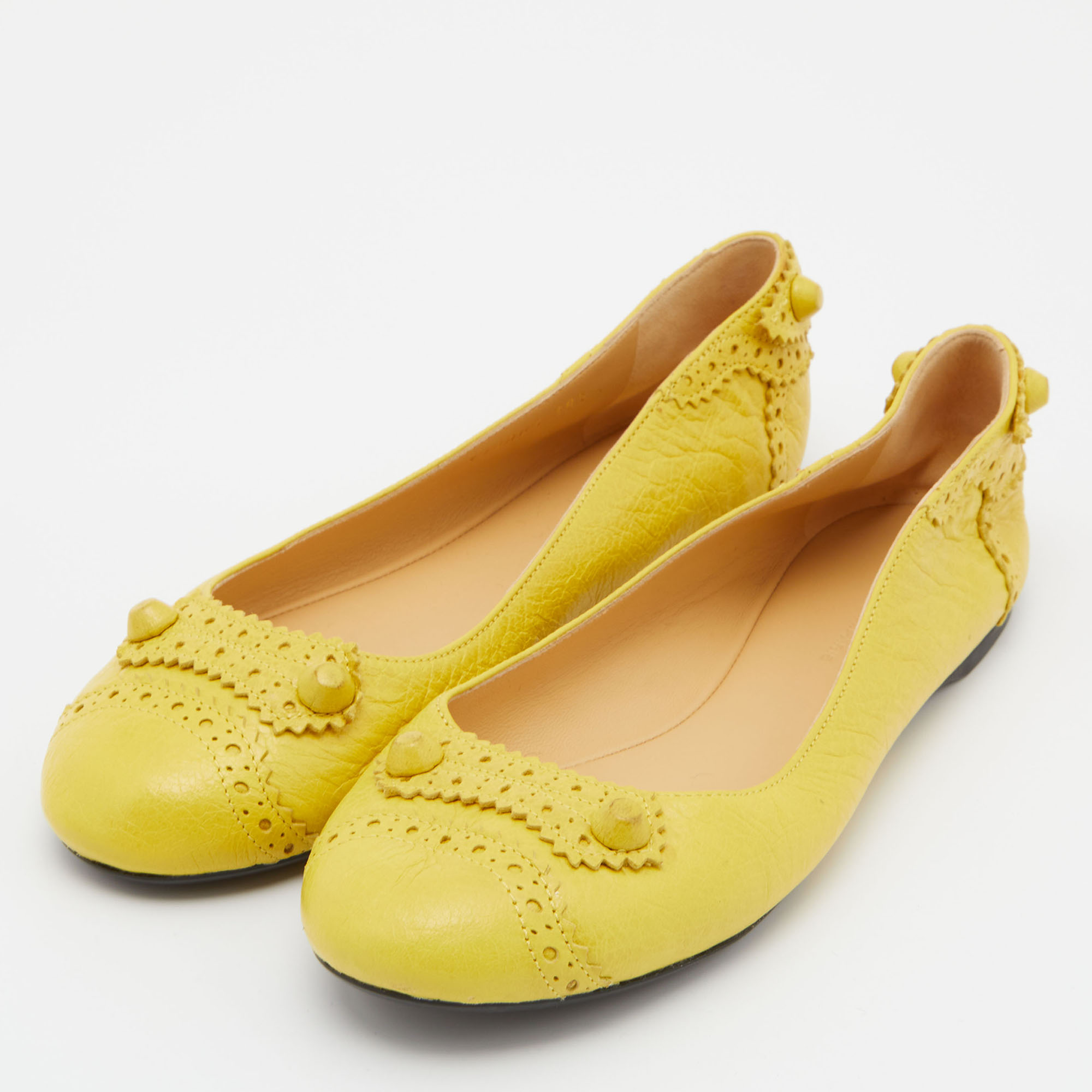 

Balenciaga Curry Leather Arena Studded Ballet Flats Size, Yellow