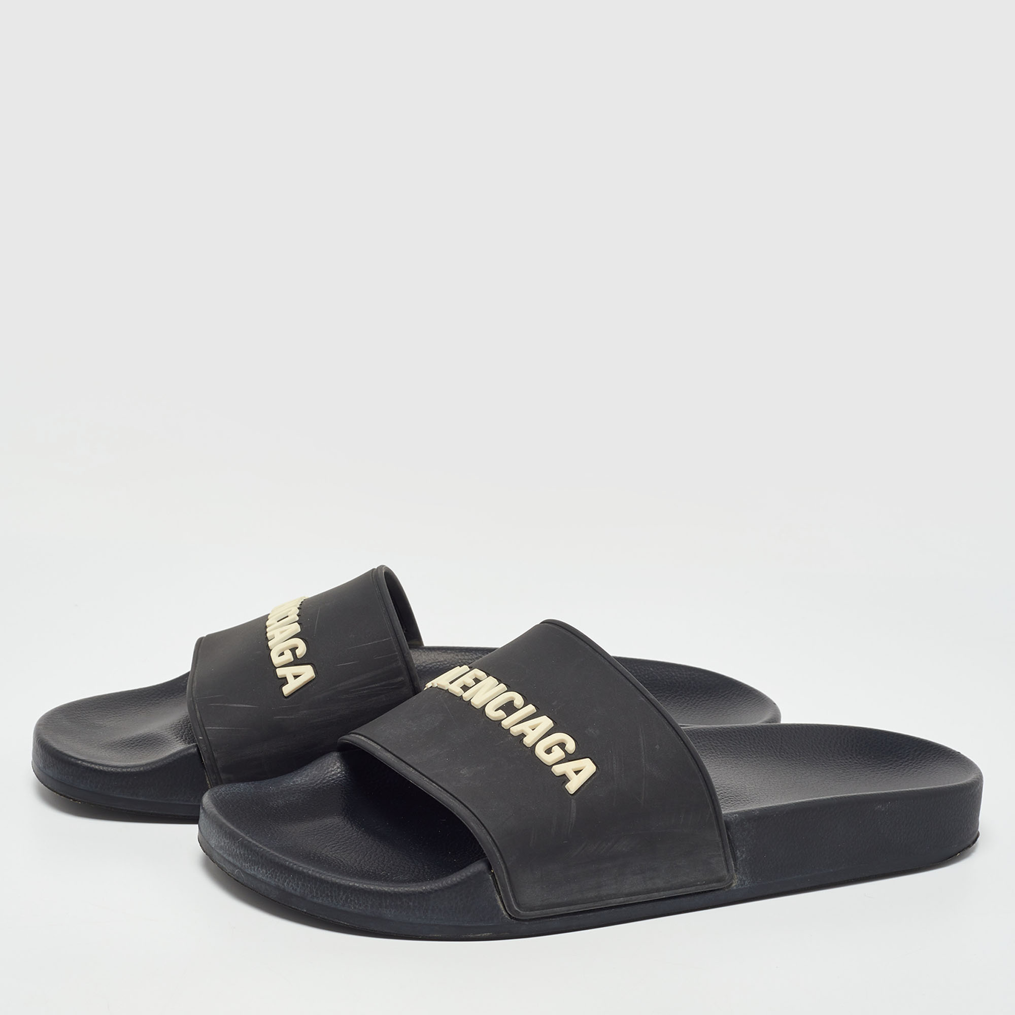 

Balenciaga Black Rubber Logo Embossed Flat Slides Size
