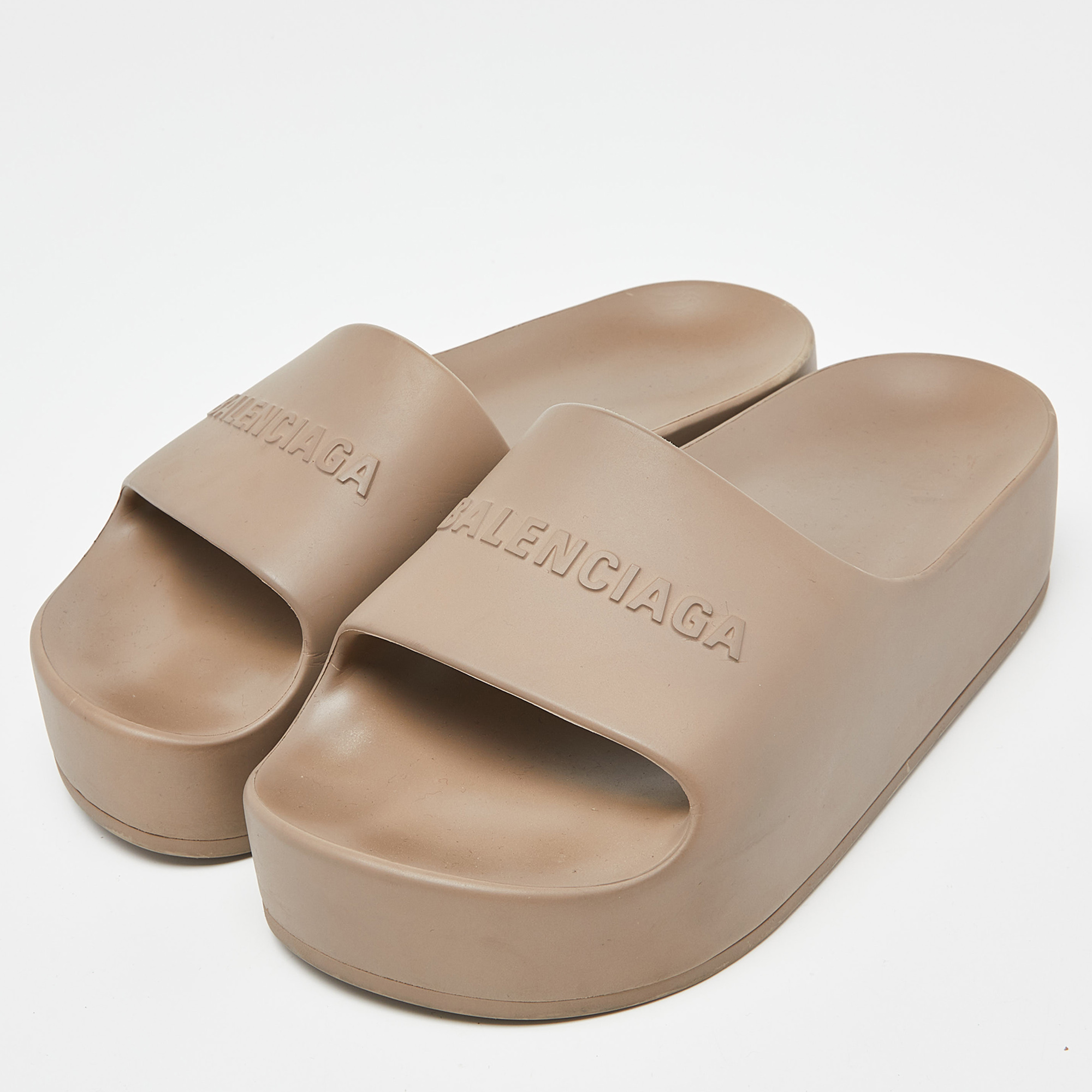 

Balenciaga Beige Rubber Mono Platform Slides Size