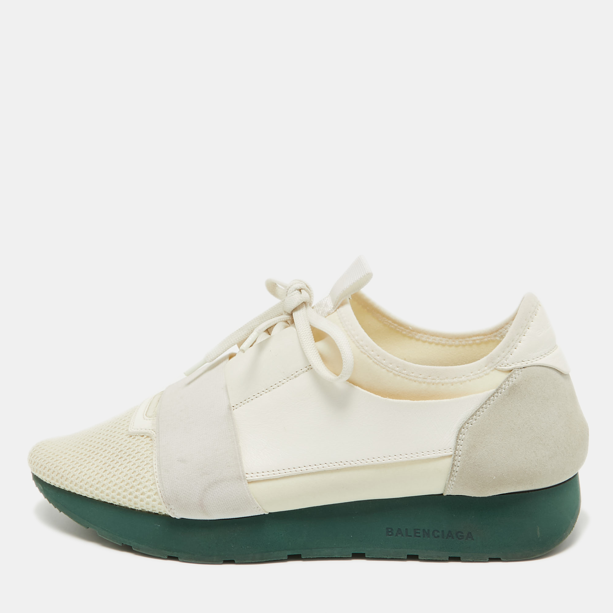 Give your outfit a luxe update with this pair of Balenciaga sneakers. The shoes are sewn perfectly to help you make a statement in them for a long time.