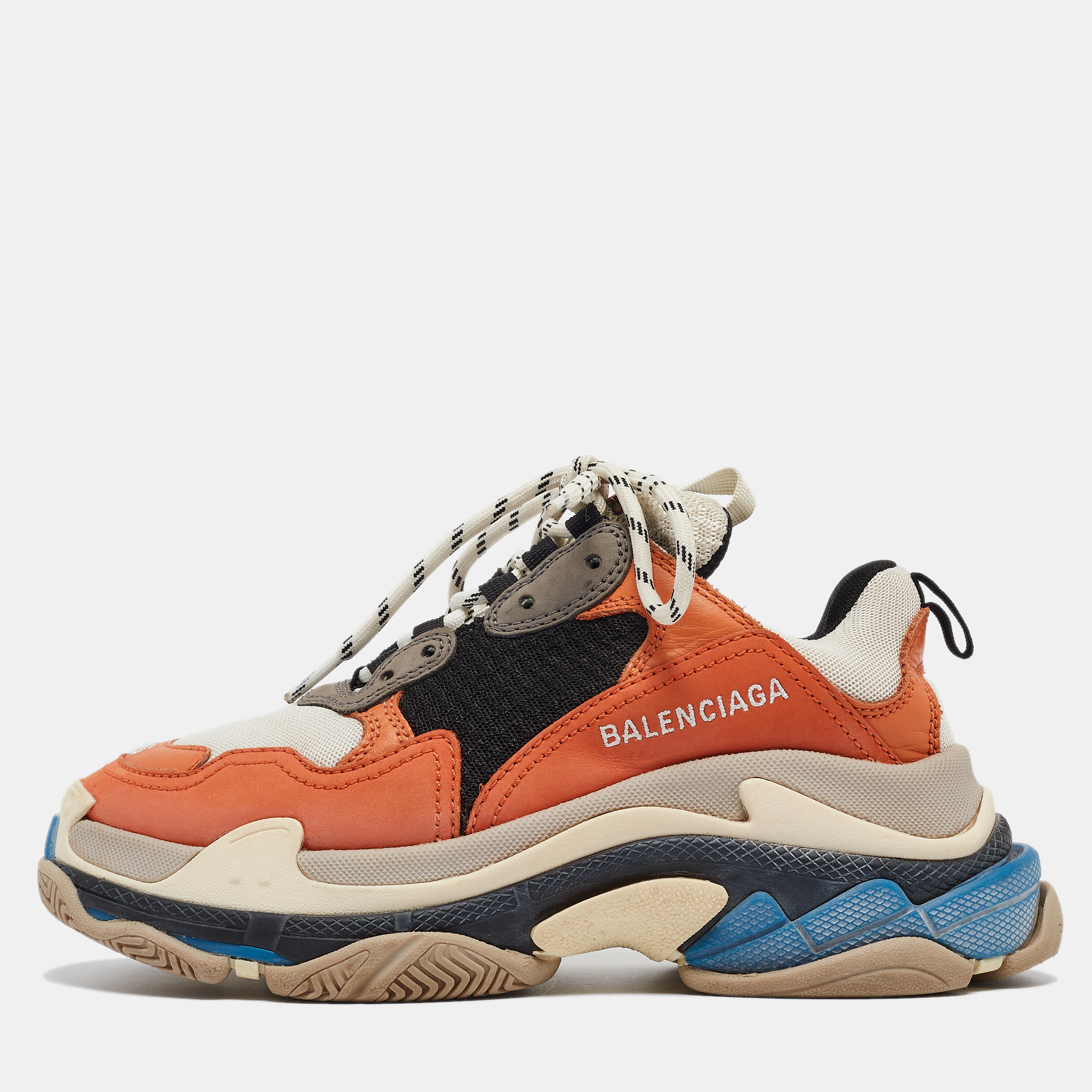 Upgrade your style with these Balenciaga sneakers. Meticulously designed for fashion and comfort theyre the ideal choice for a trendy and comfortable stride.