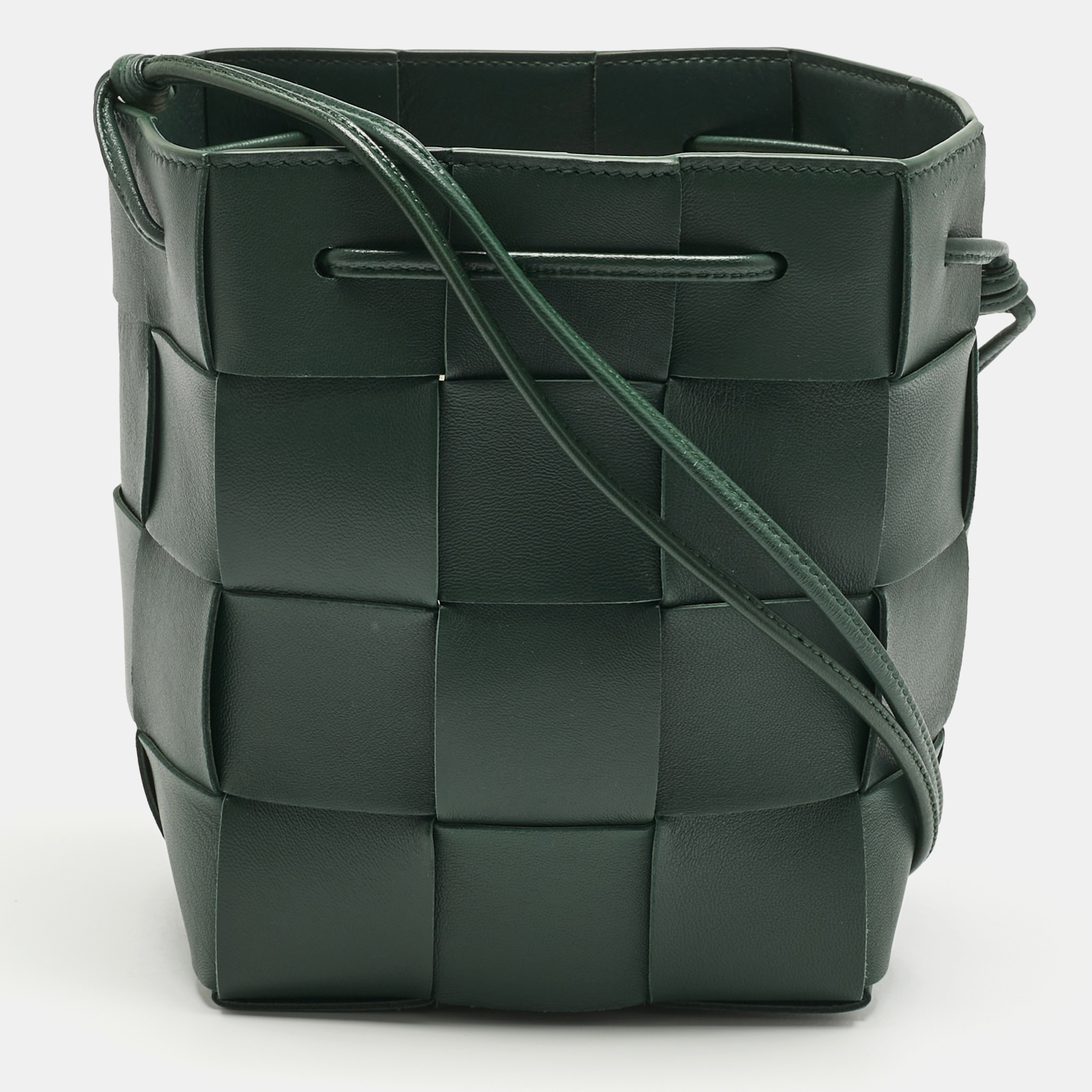

Bottega Veneta Green Intrecciato Leather Small Cassette Bucket Bag