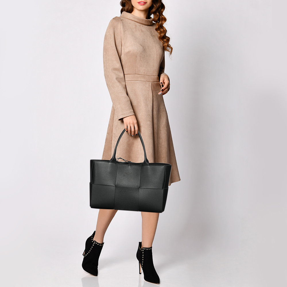 

Bottega Veneta Black Leather Arco Tote