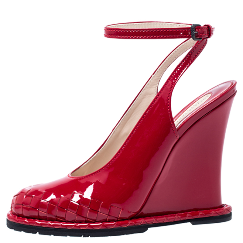 

Bottega Veneta Red Intrecciato Patent Leather Wedge Slingback Sandals Size