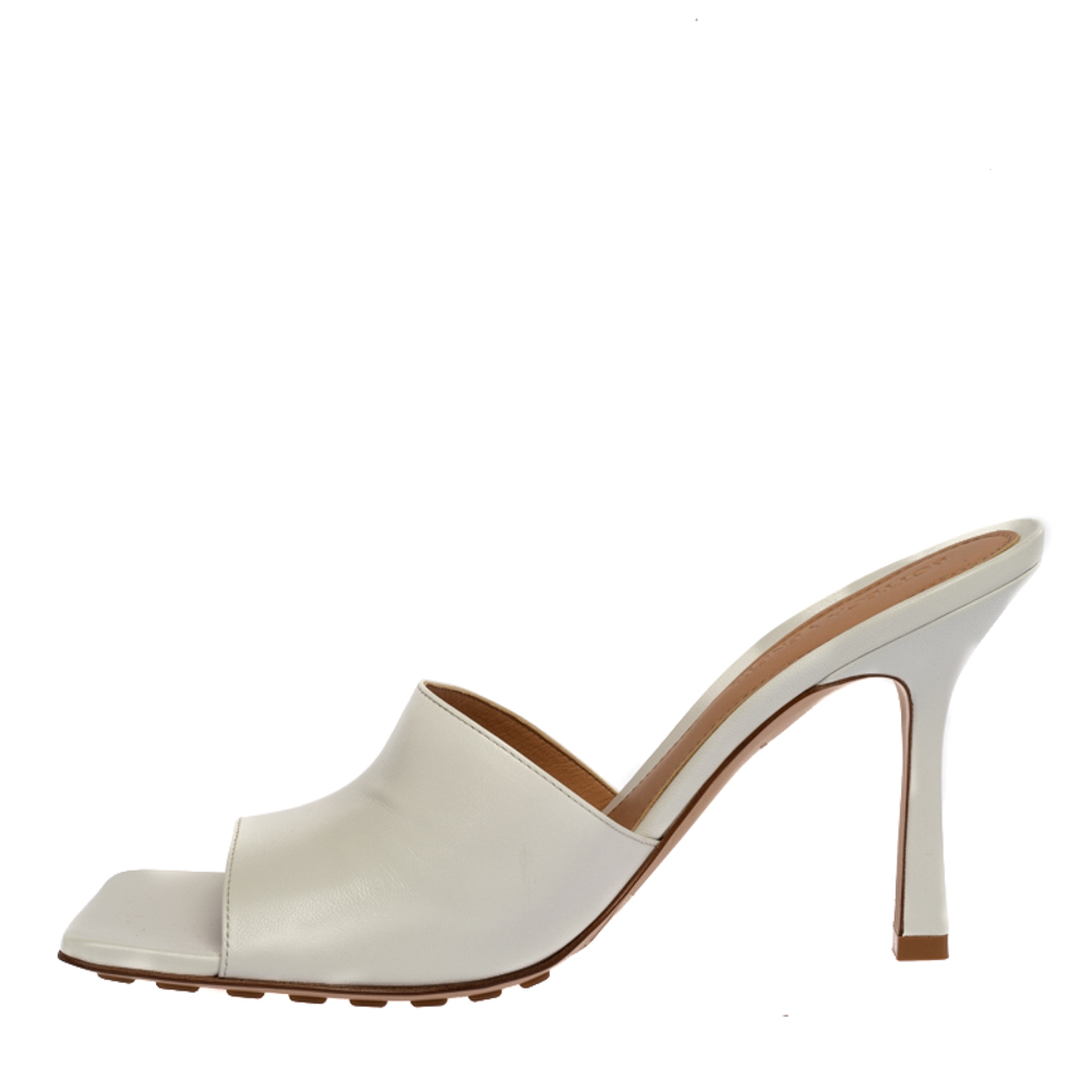 

Bottega Veneta White Leather Square Toe Slide Sandals Size