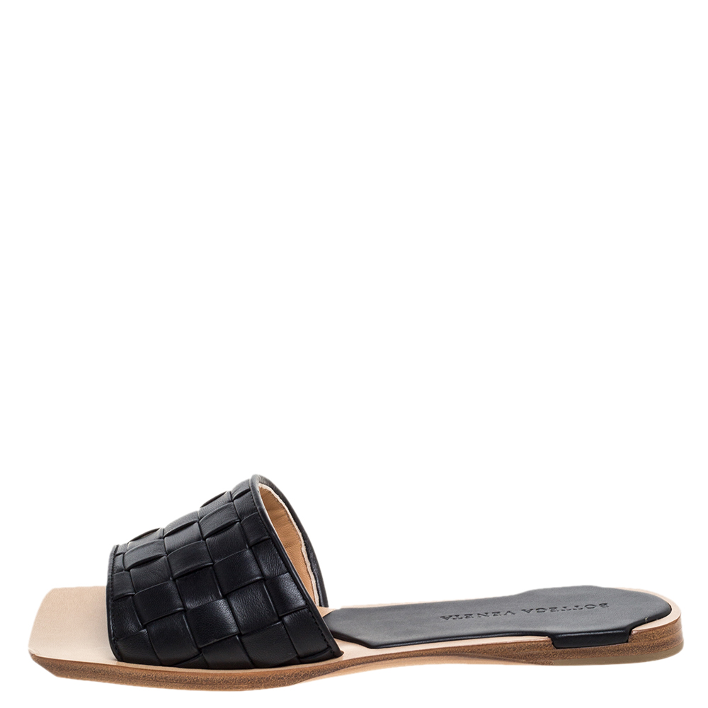 

Bottega Veneta Black Intrecciato Leather Square Toe Flat Sandals Size