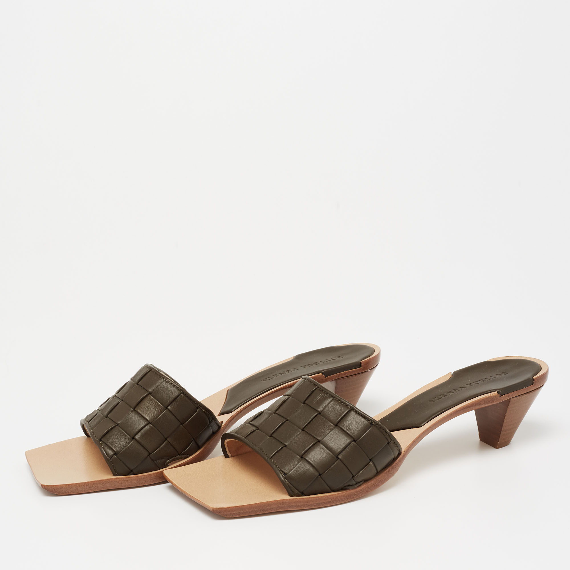 

Bottega Veneta Olive Green Intrecciato Leather Square Toe Slide Sandals Size