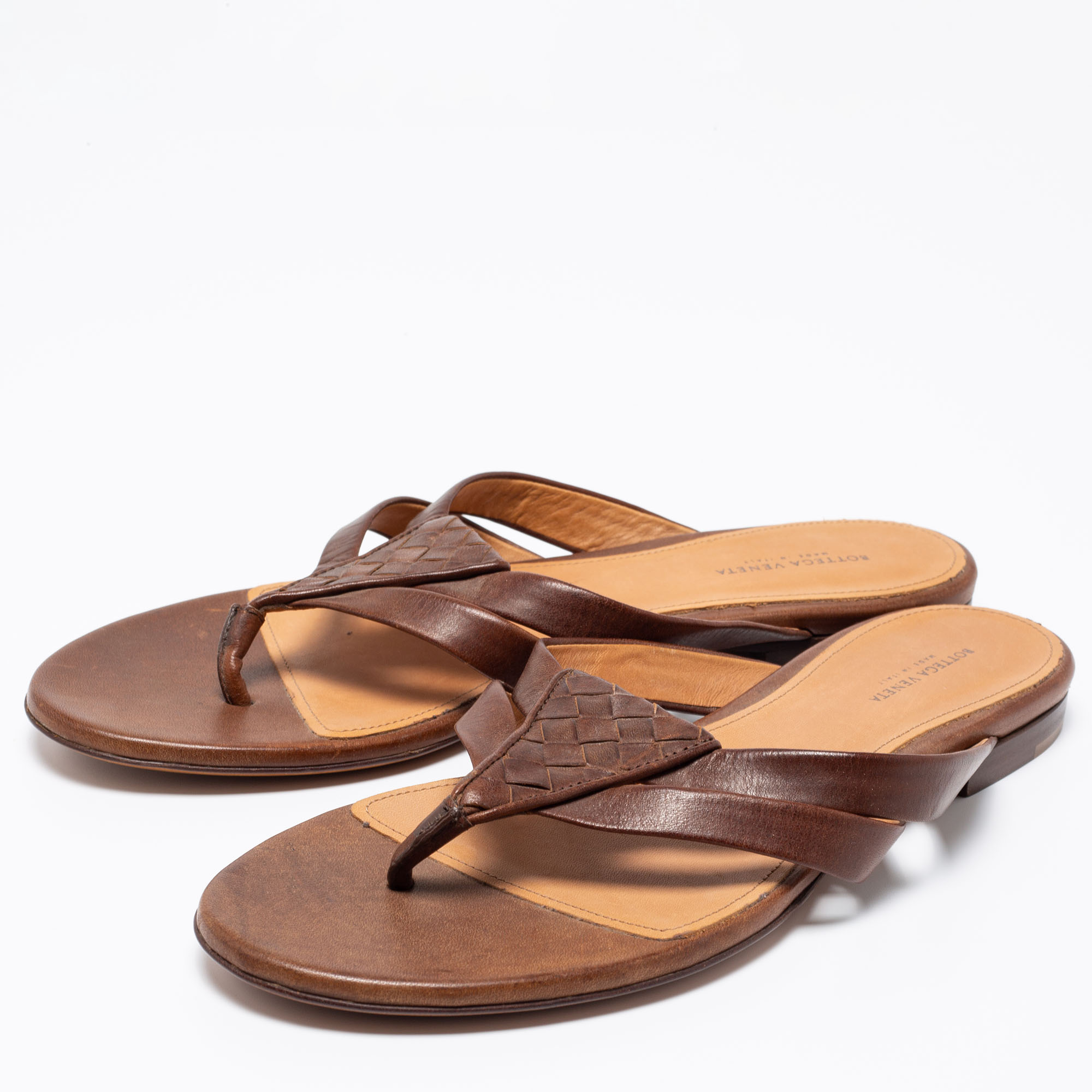 

Bottega Veneta Brown Intrecciato Leather Thong Flats Size