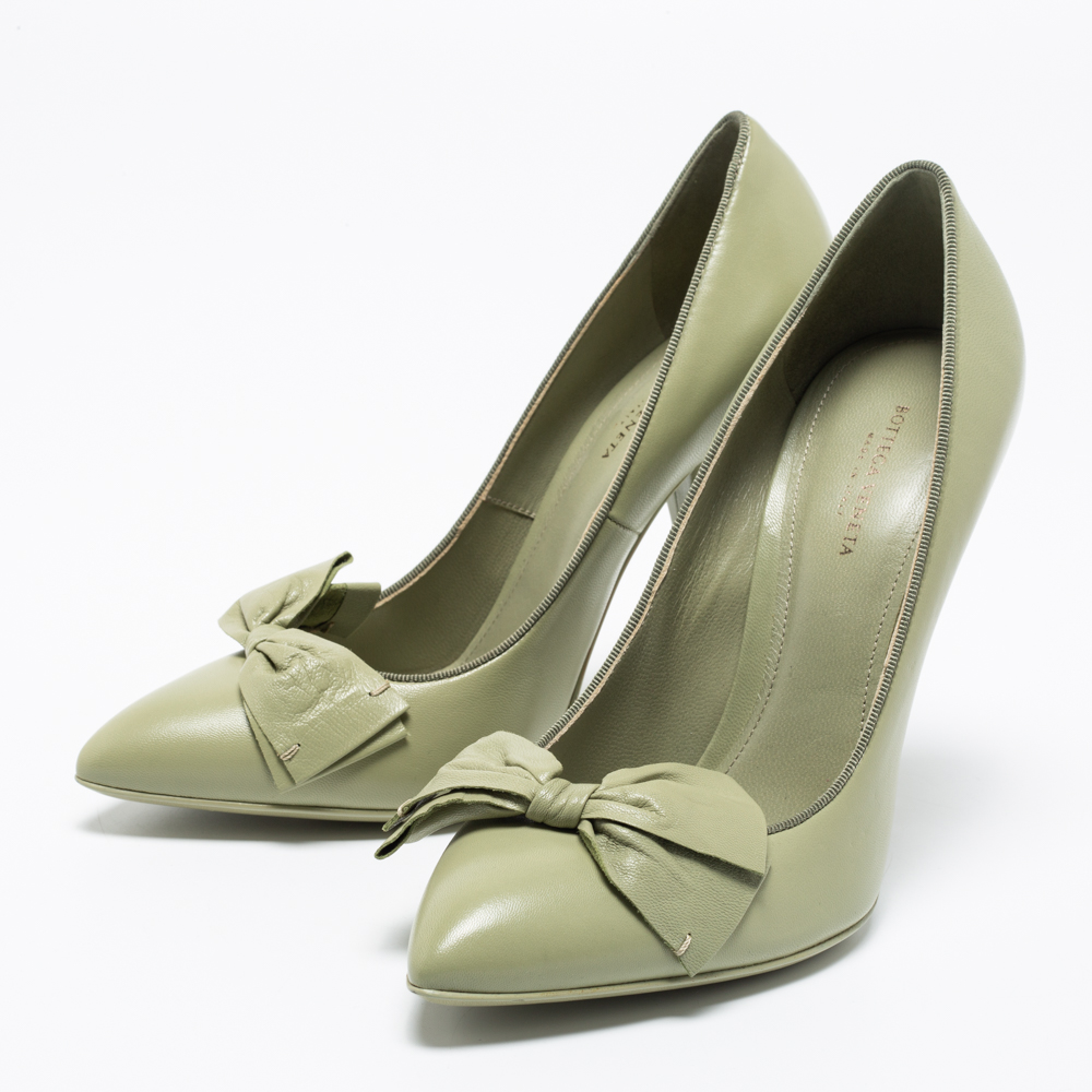 

Bottega Veneta Mint Green Leather Bow Pumps Size
