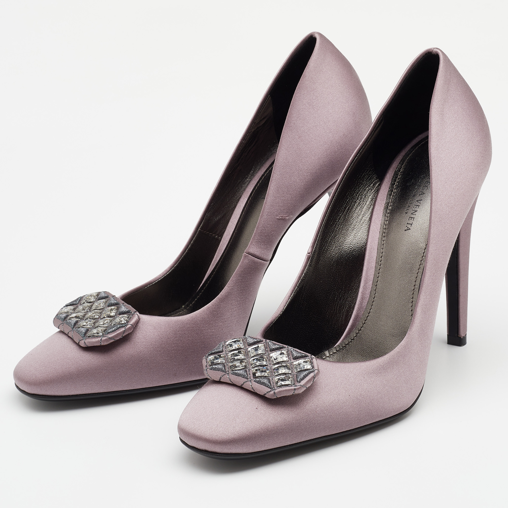 

Bottega Veneta Purple Satin Embellished Pumps Size