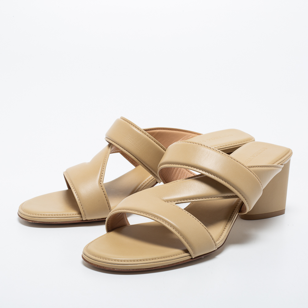 

Bottega Veneta Beige Leather Sandals Size