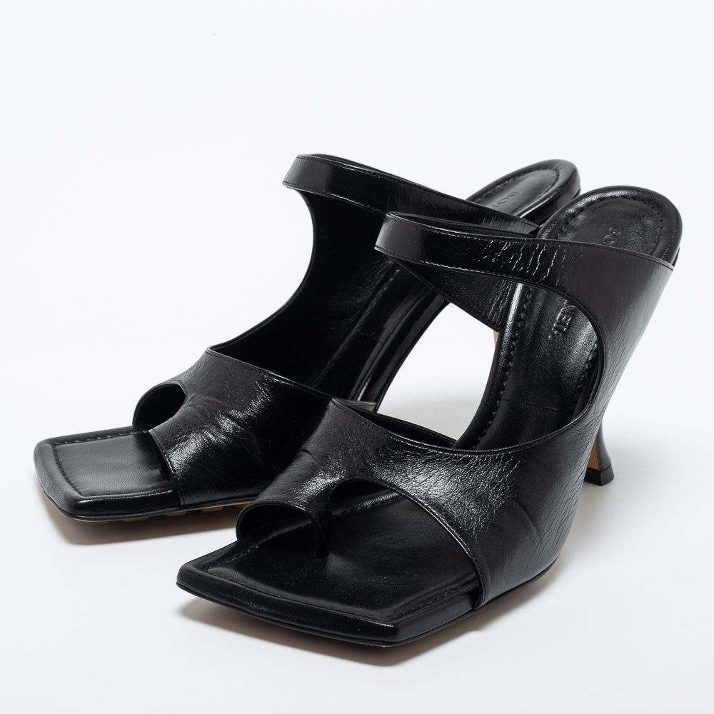 

Bottega Veneta Black Leather Toe Ring Sandals Size