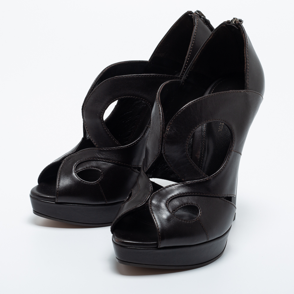 

Bottega Veneta Black Leather Cut Out Sandals Size