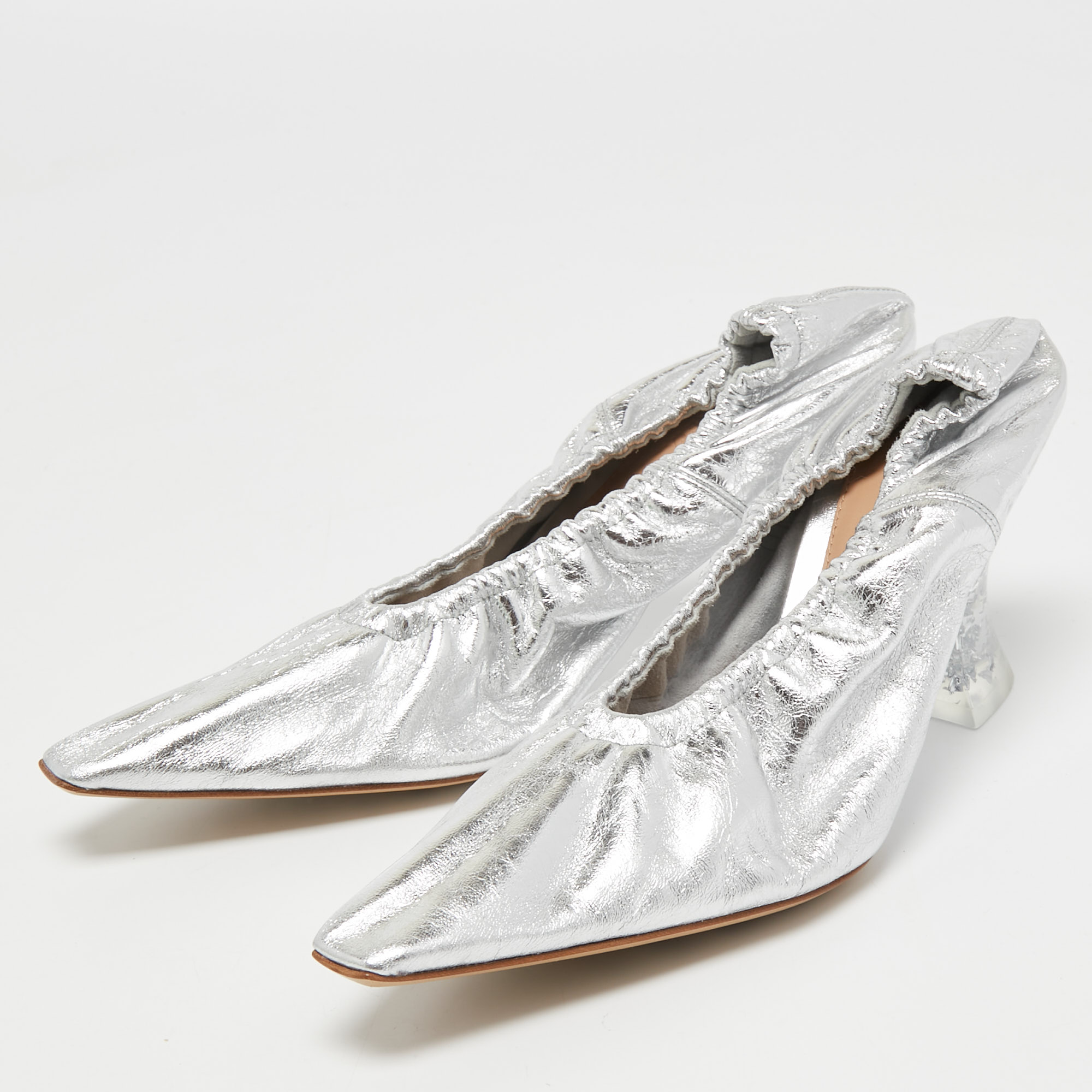 

Bottega Veneta Silver Leather Scrunch Block Pumps Size