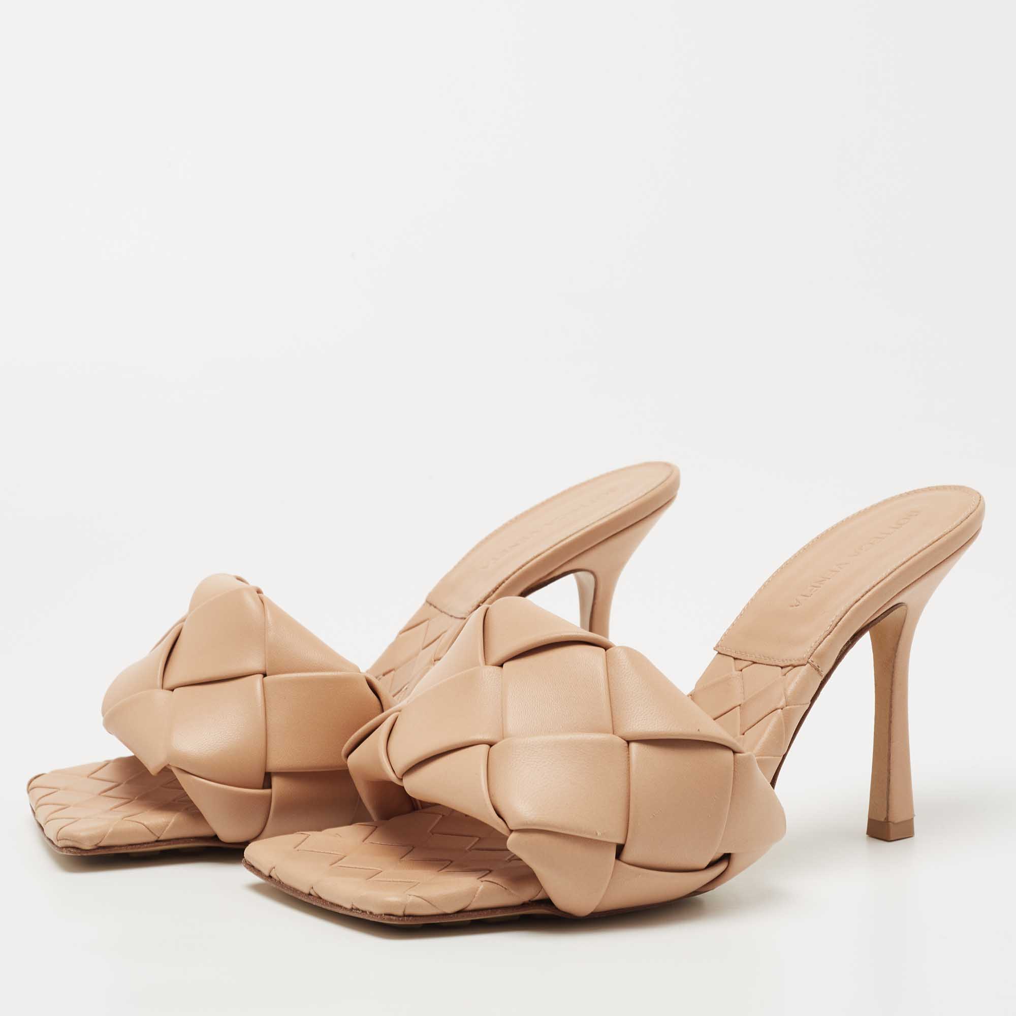 

Bottega Veneta Beige Intrecciato Leather Lido Slide Sandals Size