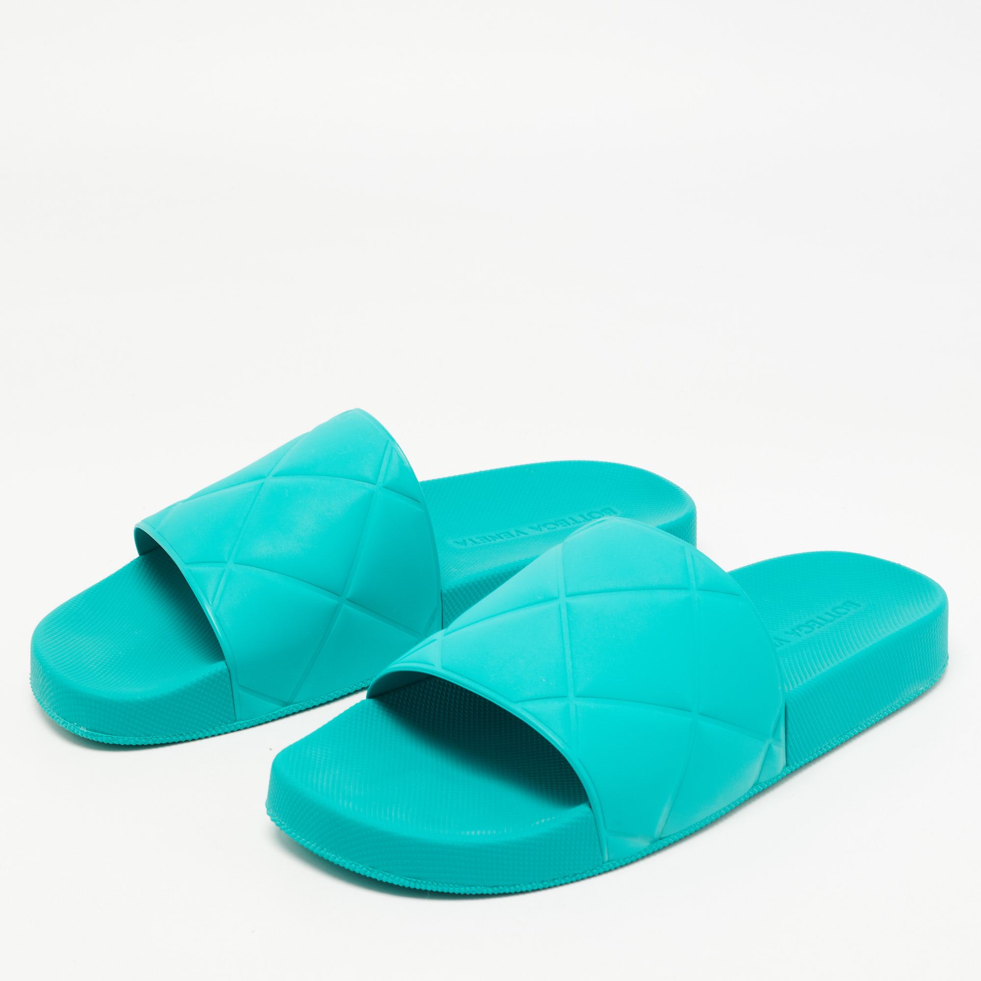 

Bottega Veneta Turquoise Quilted Rubber Pool Slides Size, Green