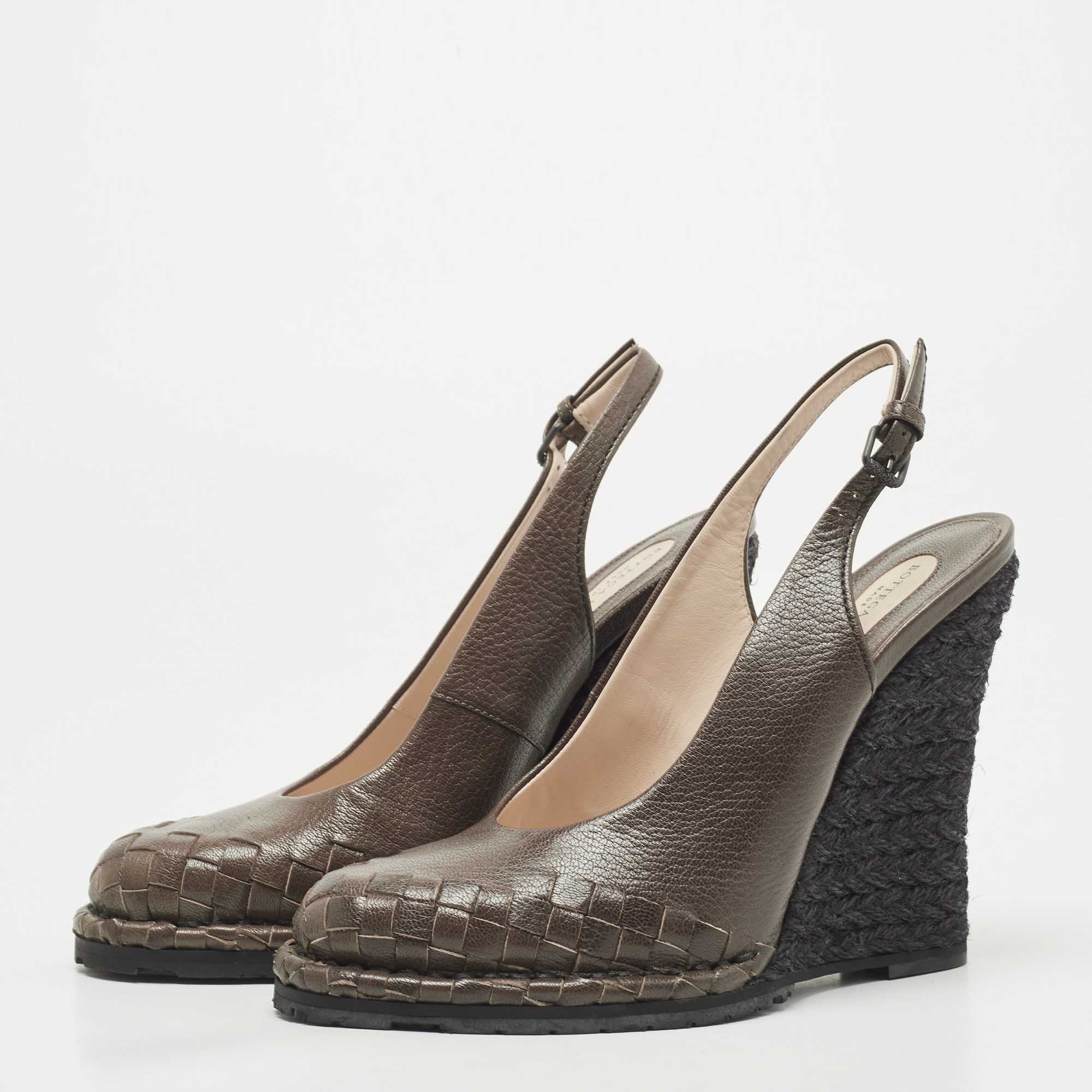 

Bottega Veneta Brown Leather Slingback Wedge Pumps Size