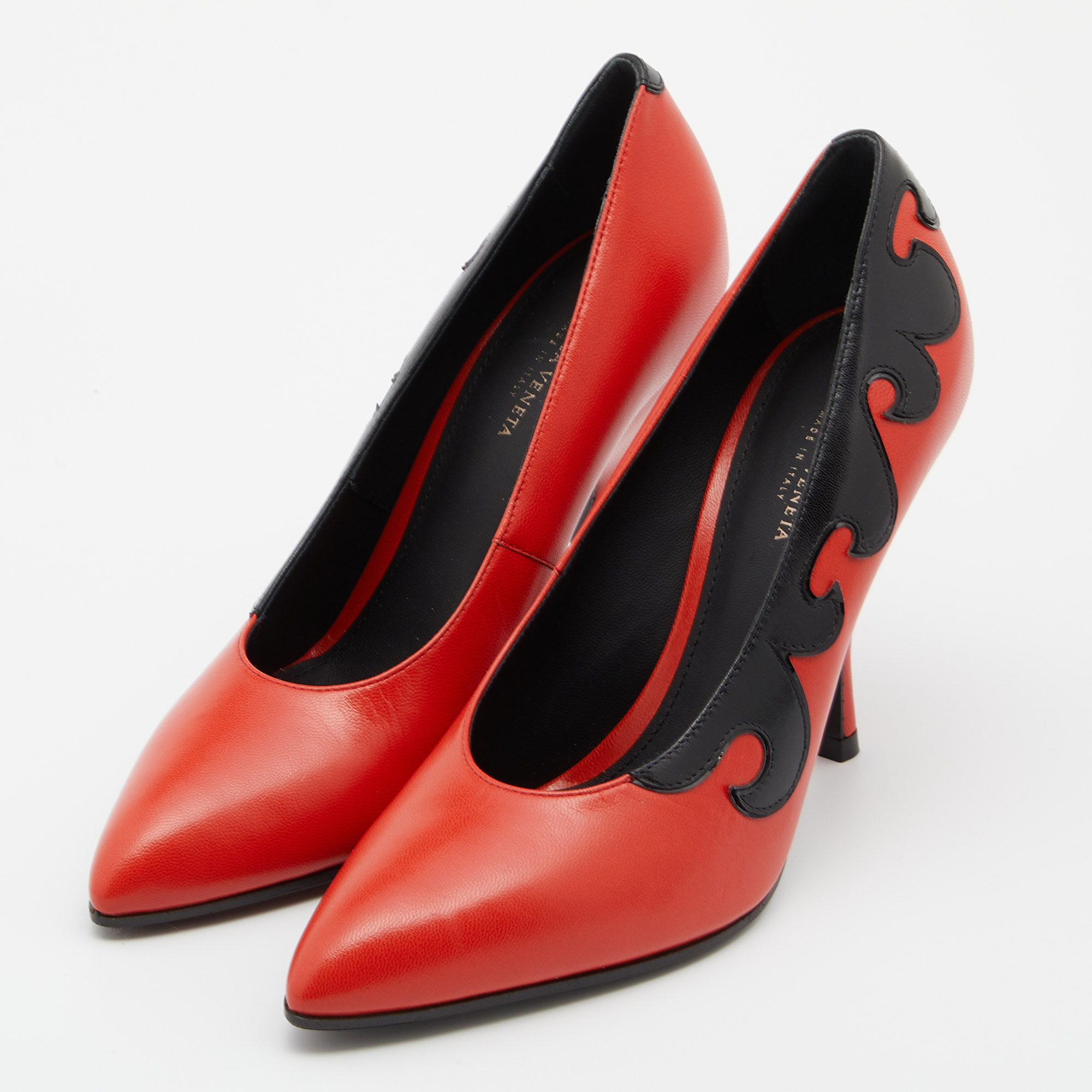 

Bottega Veneta Red/Black Leather Patchwork Pumps Size