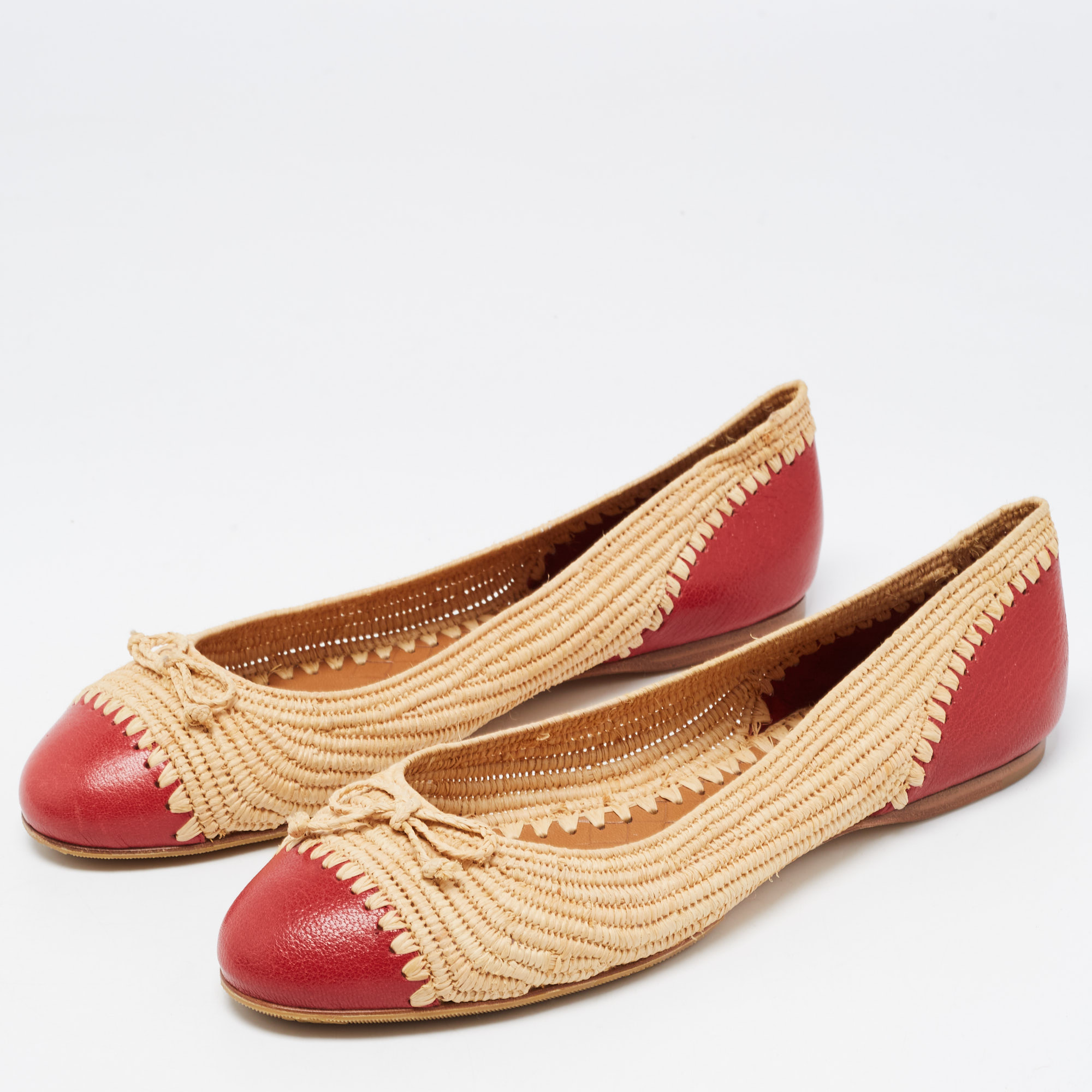 

Bottega Veneta Red/Beige Leather and Raffia Bow Ballet Flats Size