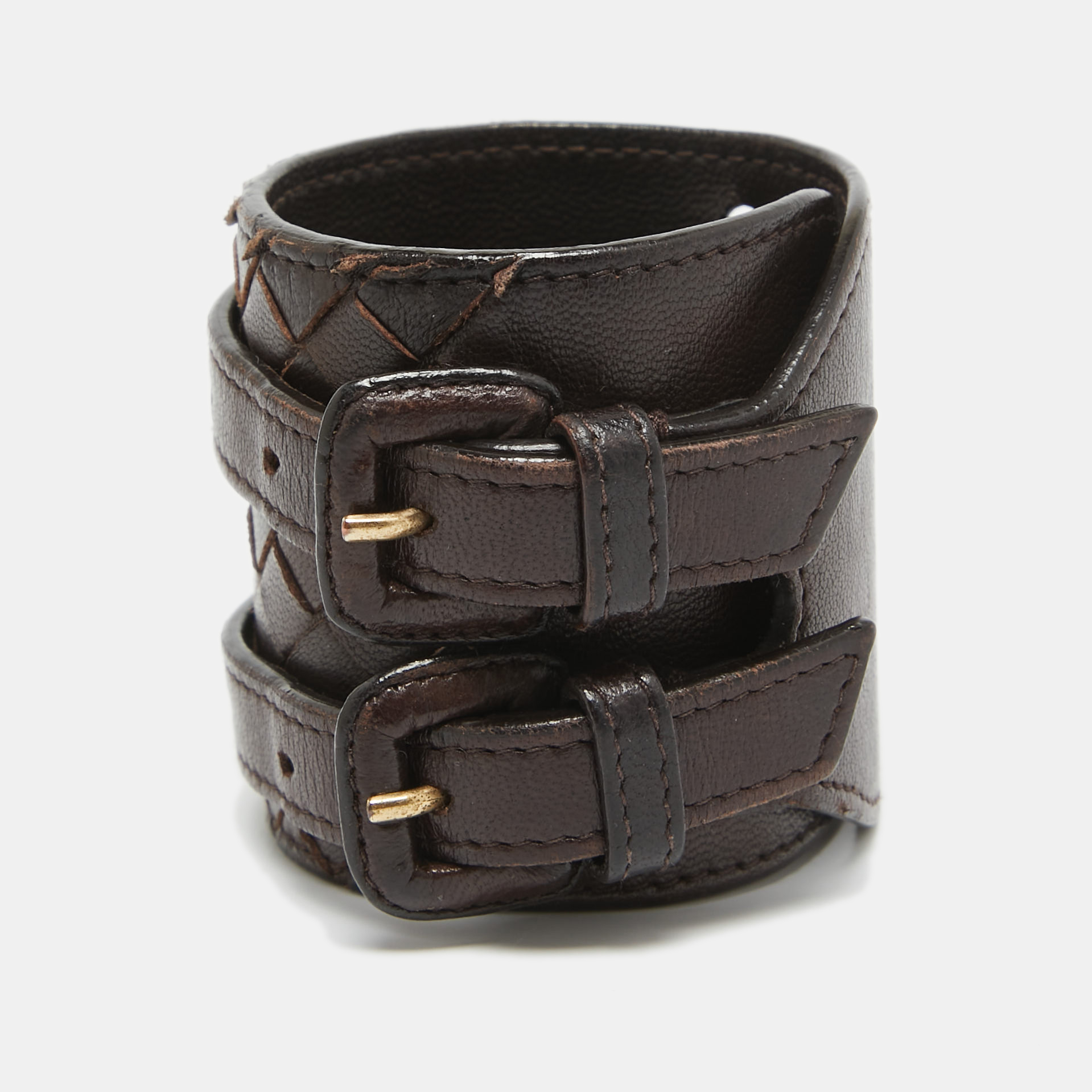 Designed in Intrecciato leather this wrap bracelet is a fine design from the house of Bottega Veneta. This bracelet has gold tone accents for a luxe contrast.