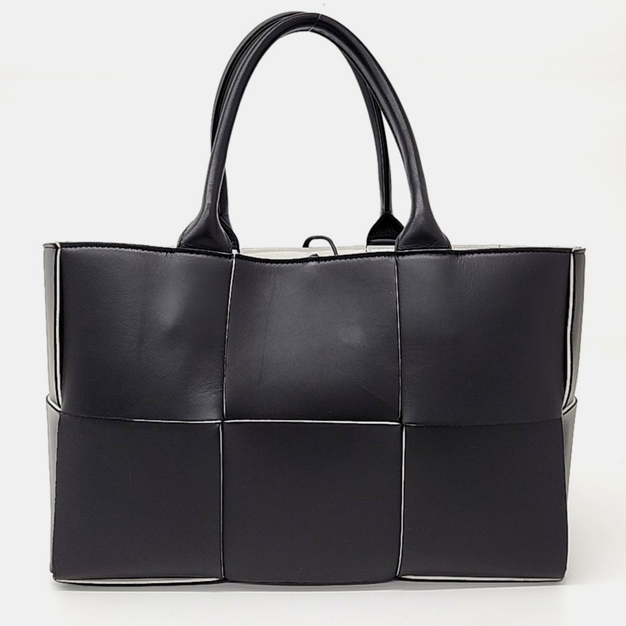 

Bottega Veneta Arco Tote Bag, Black