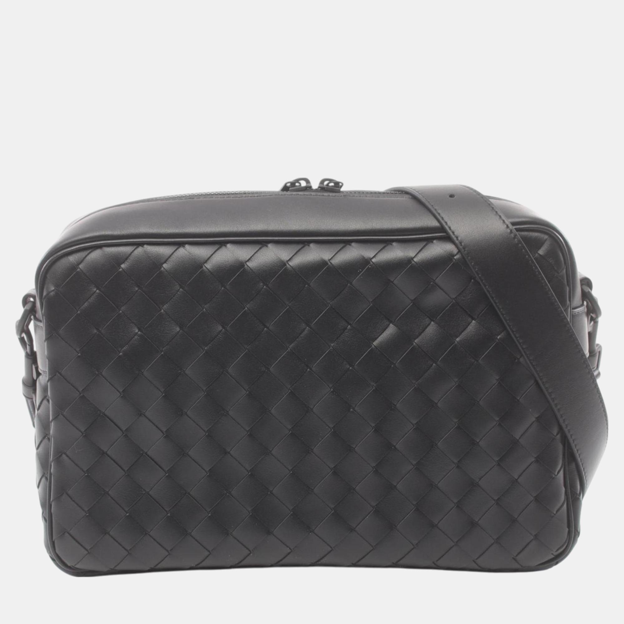 

Bottega Veneta Leather Black Intrecciato Medium Camera Bag