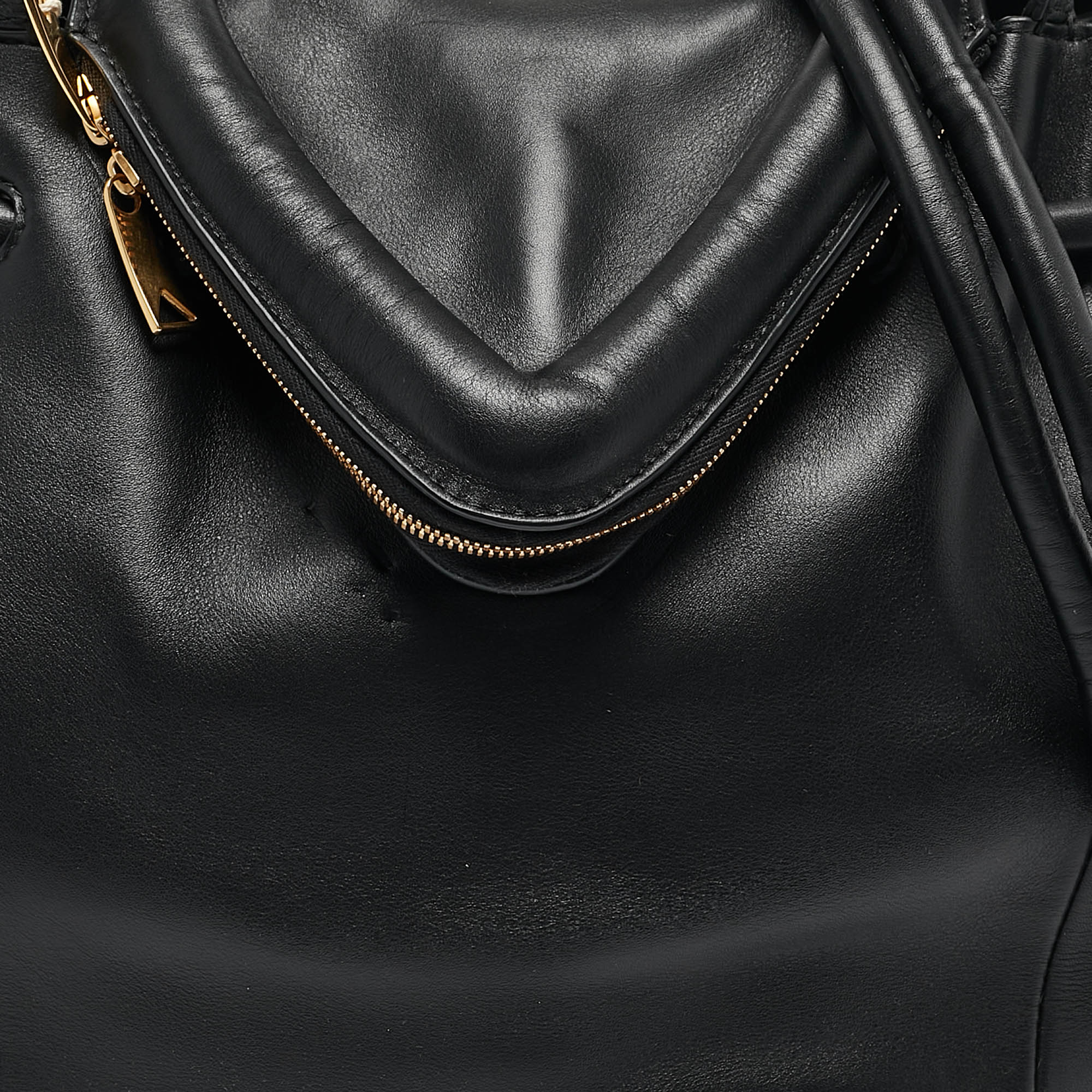 Bottega Veneta Black Leather Beak Bucket Bag 4