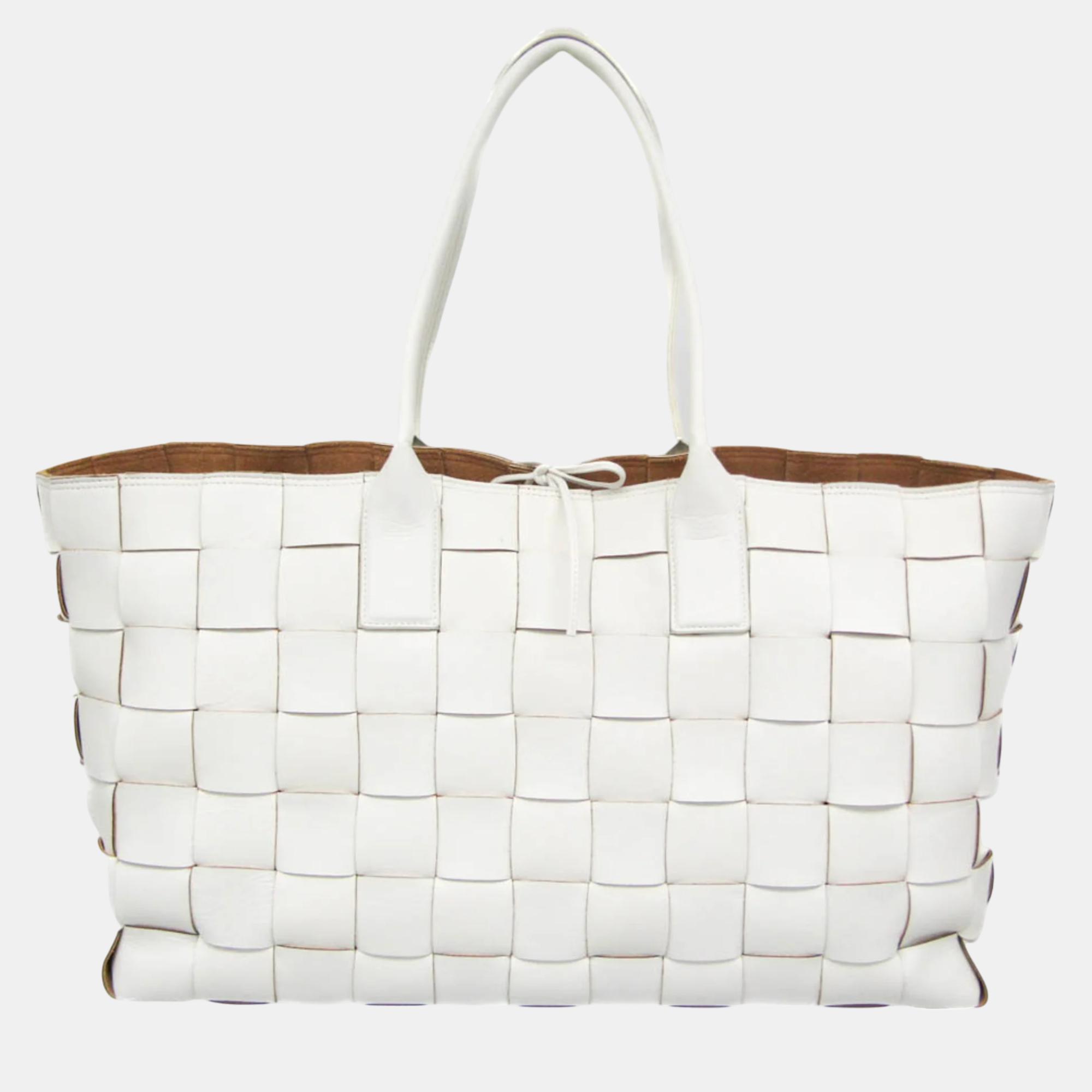 

Bottega Veneta White Maxi Intrecciato Leather Tote Bag