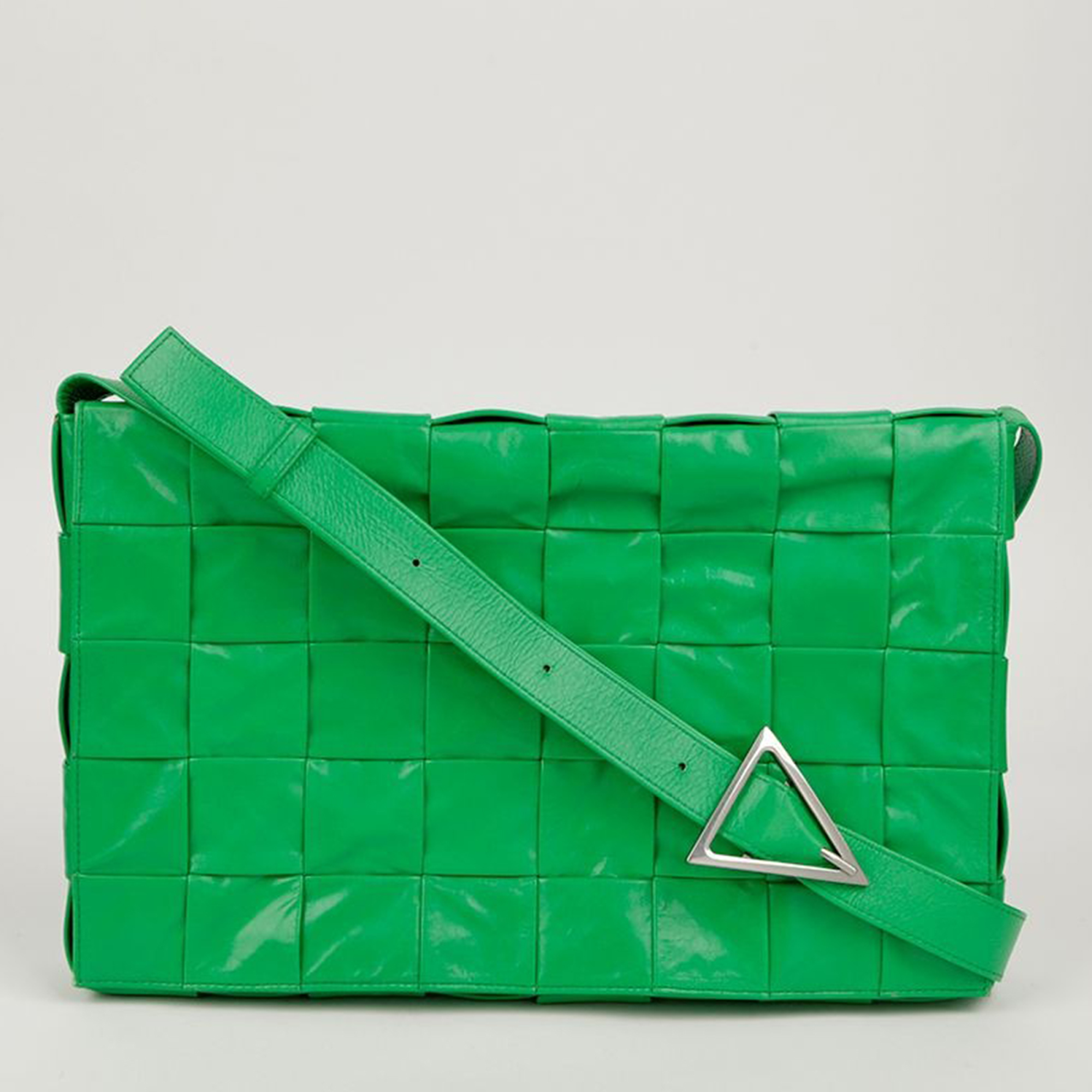 

Bottega Veneta Maxi Parakeet Intrecciato Leather Cassette Crossbag, Green