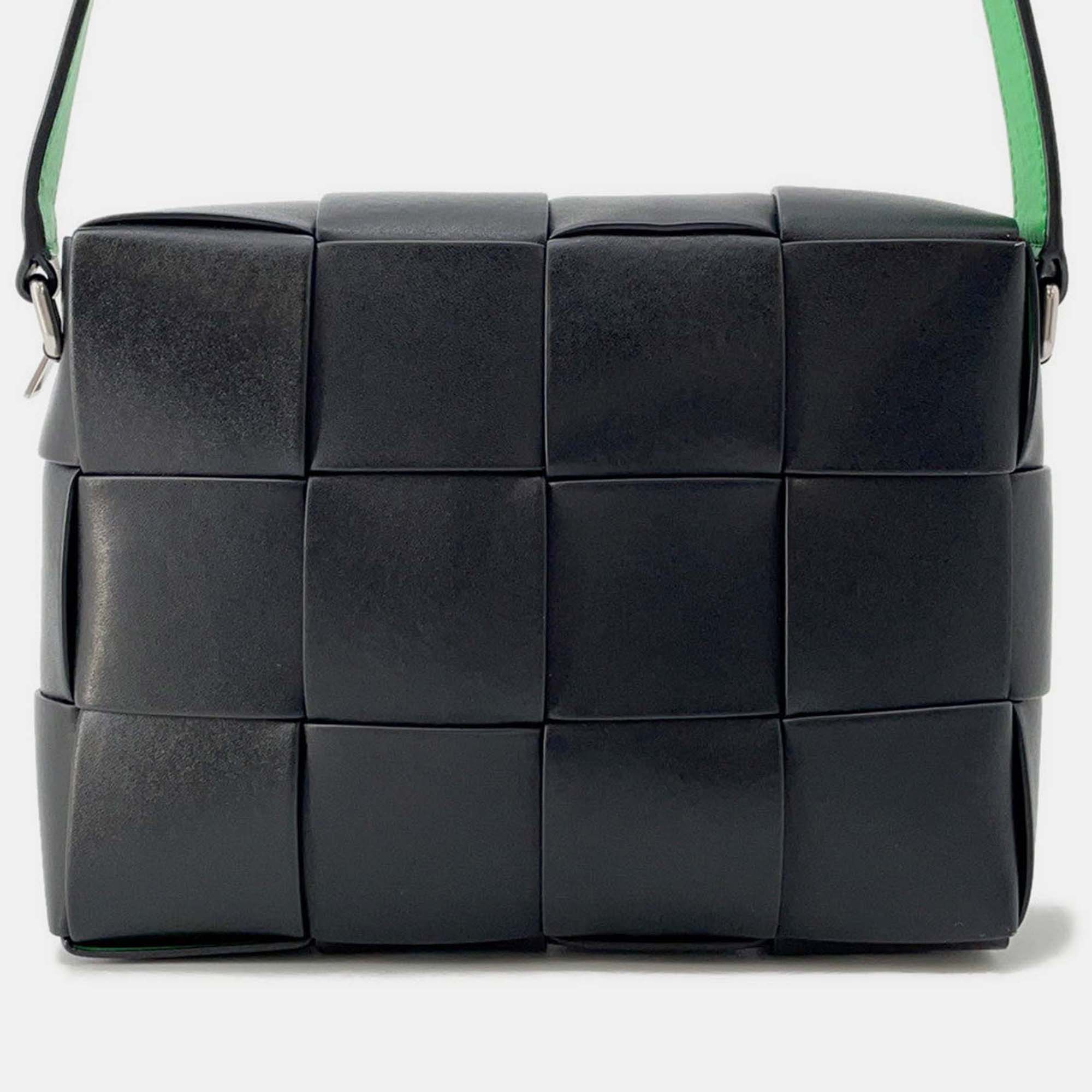 

Bottega Veneta Maxi Intrecciato Cassette Black/Green Leather Camera Bag