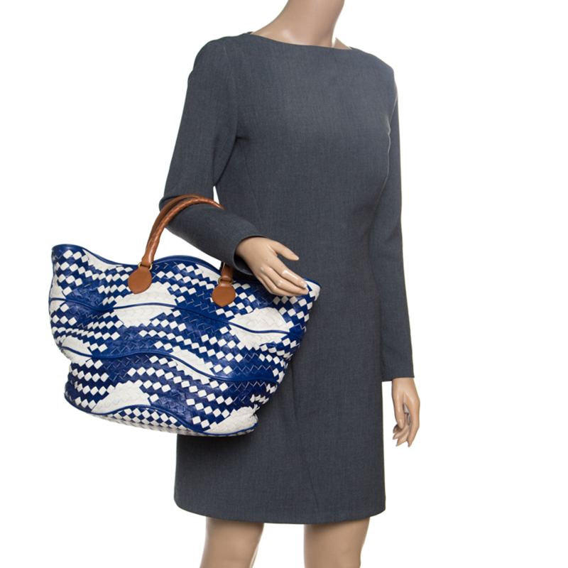 

Bottega Veneta Blue/White Intrecciato Leather Bucket Bag