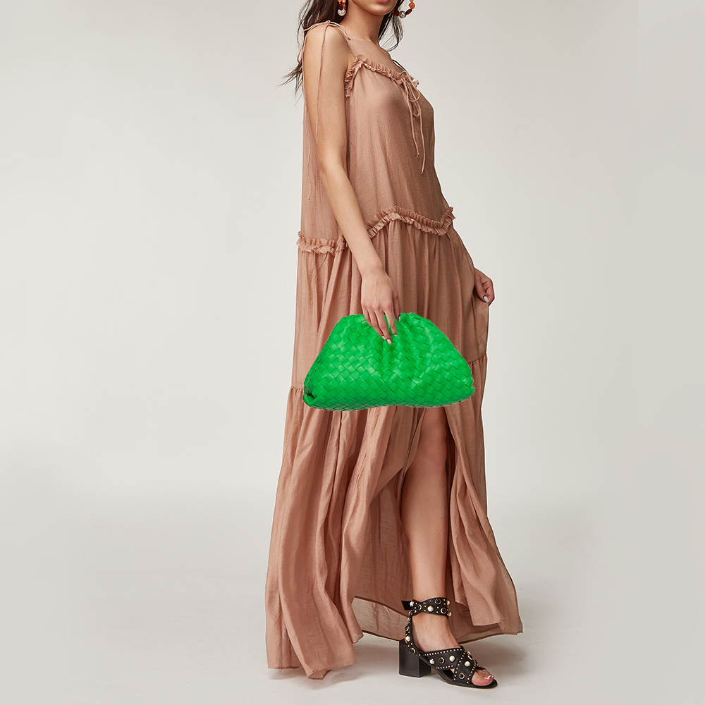 

Bottega Veneta Green Intrecciato Leather The Pouch Clutch