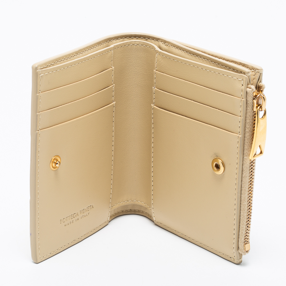 

Bottega Veneta Beige Intrecciato Leather Cassette Bifold Compact Wallet