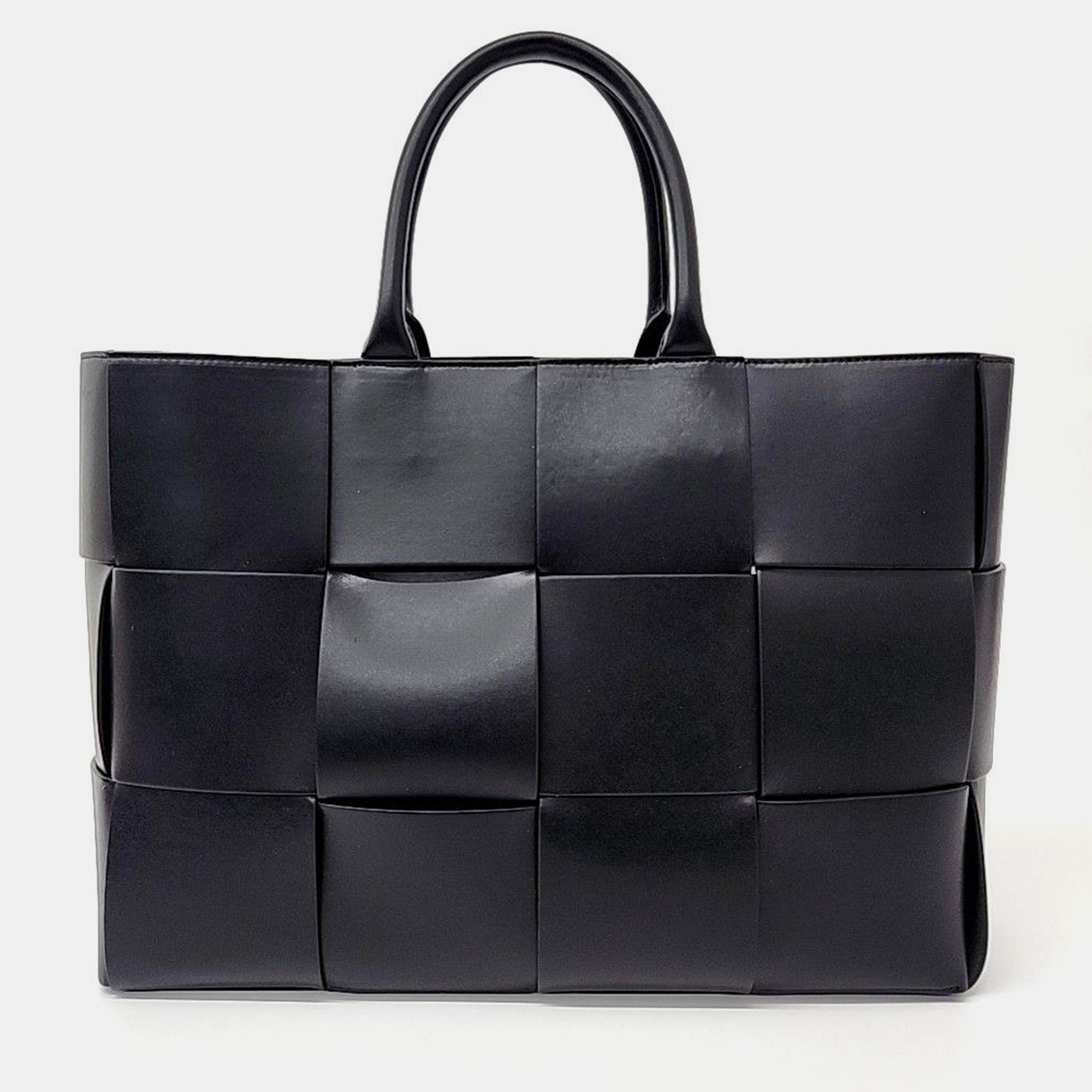 Pre-owned Bottega Veneta Arco Medium Tote Bag In Black