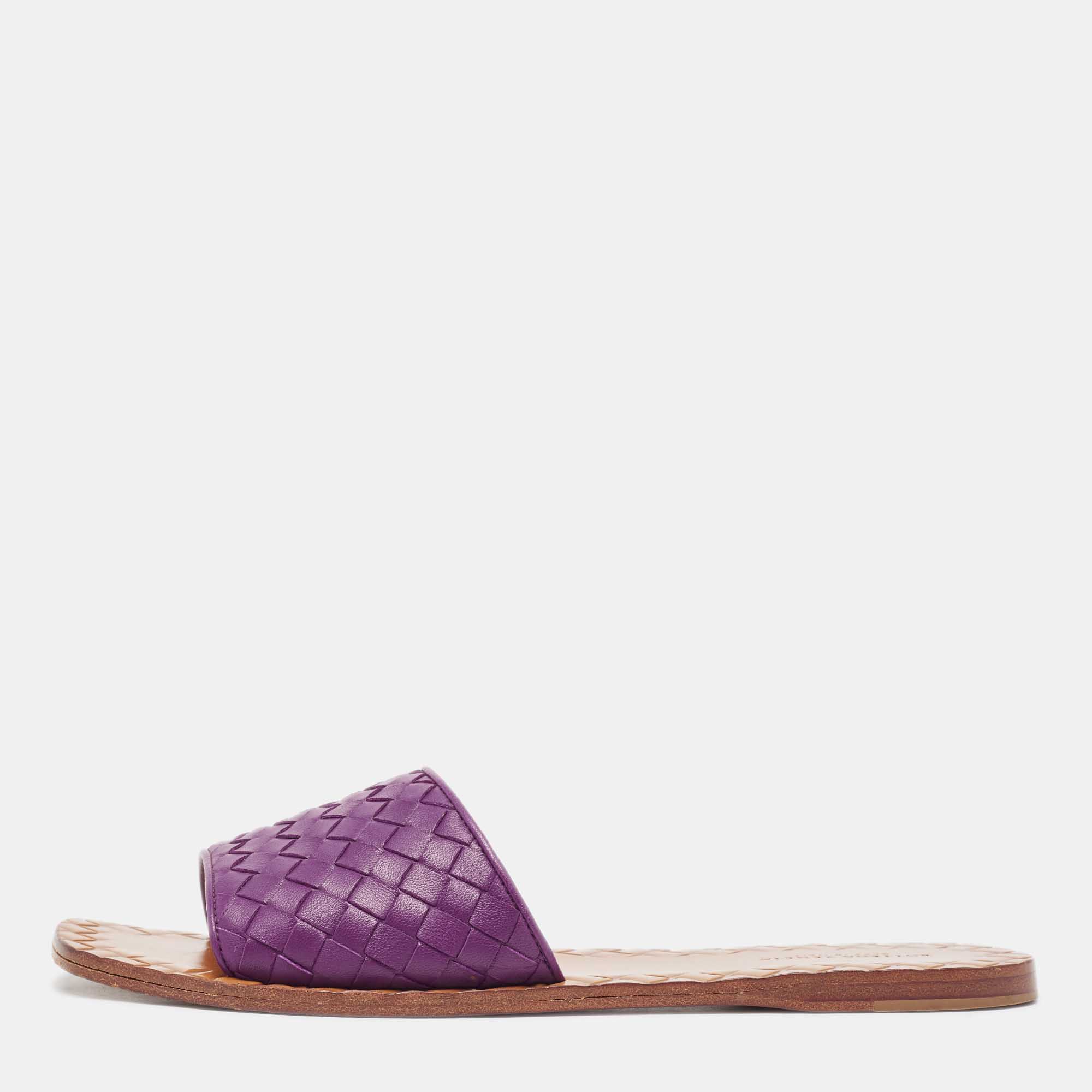 

Bottega Veneta Purple Intrecciato Leather Flat Slides Size