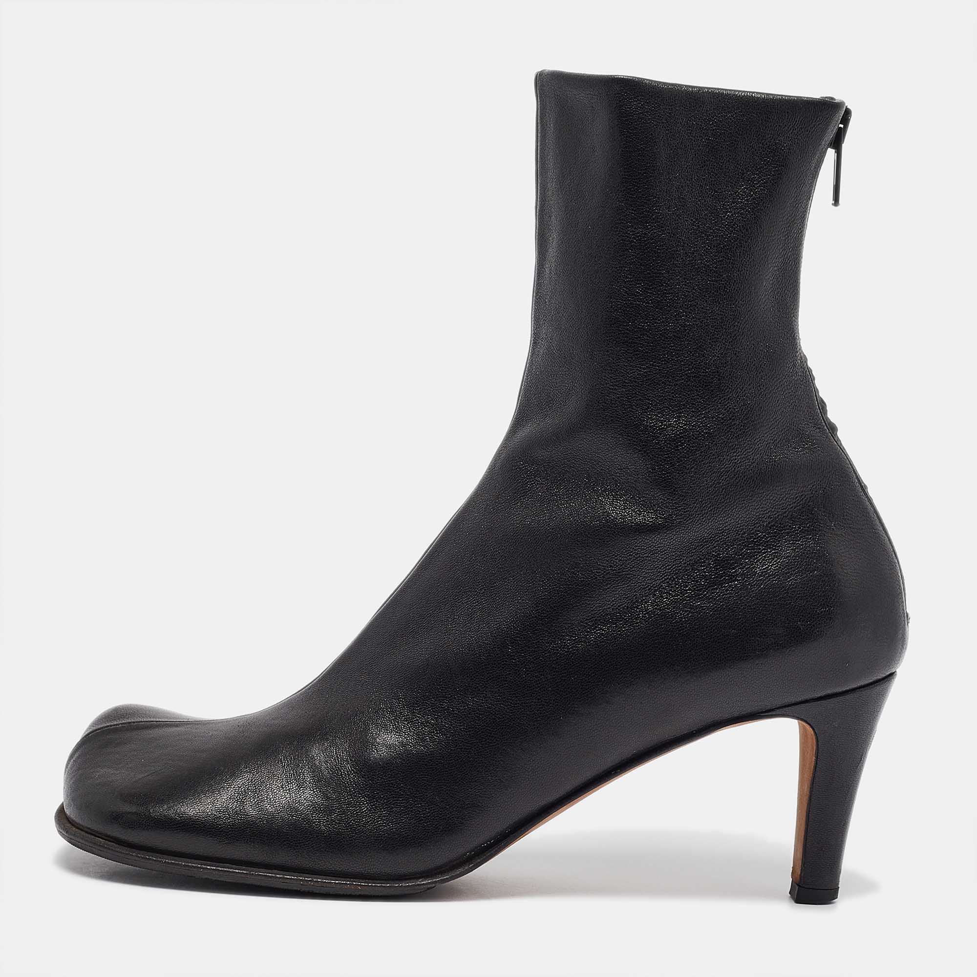 

Bottega Veneta Black Leather Ankle Length Boots Size