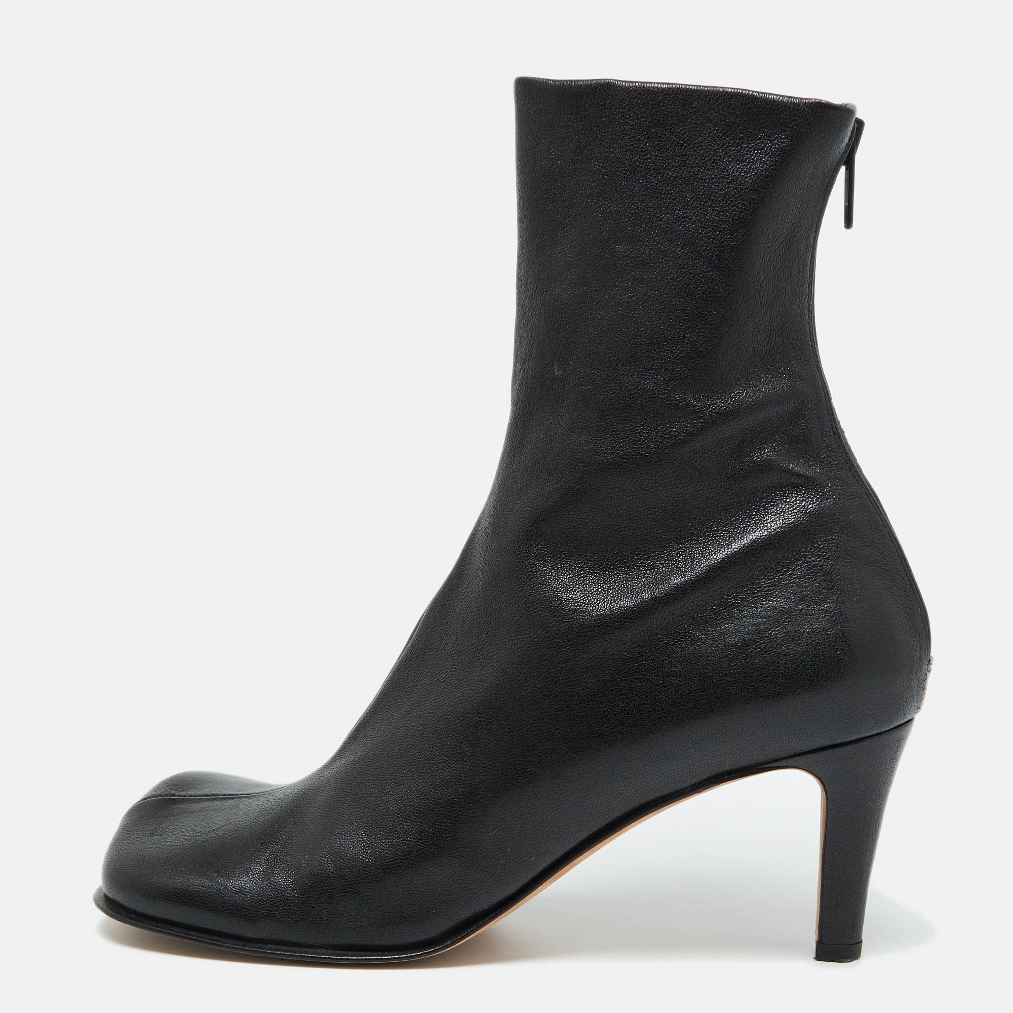 

Bottega Veneta Black Leather Ankle Length Boots Size