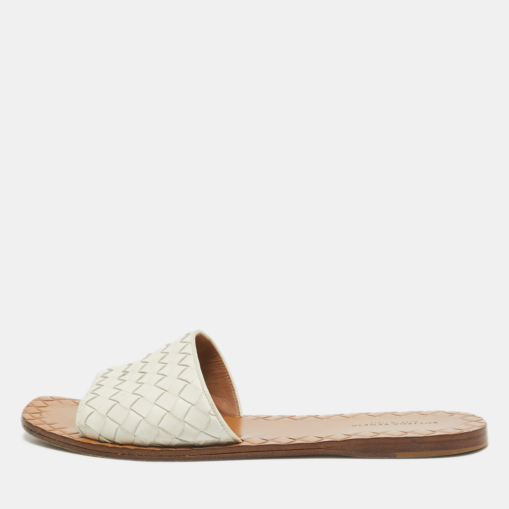 

Bottega Veneta White Intrecciato Leather Flat Slides Size