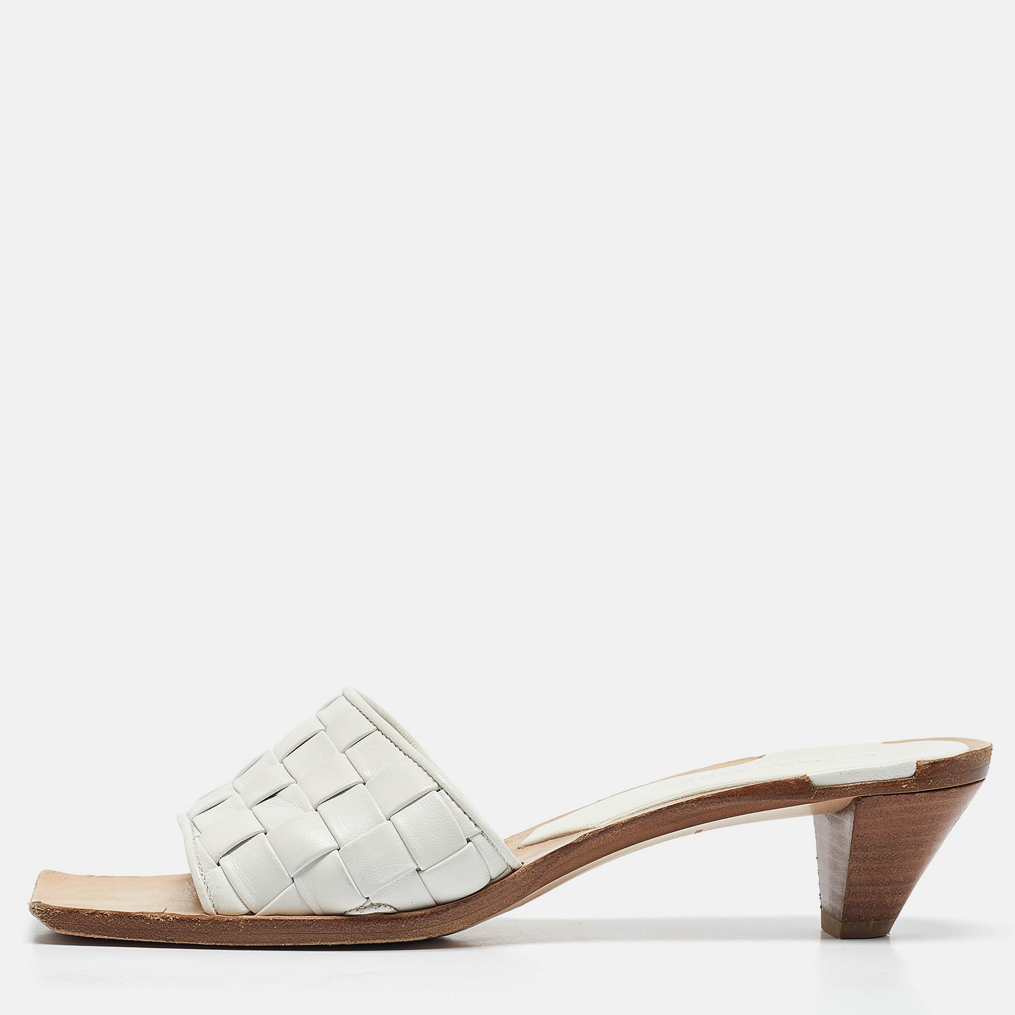 

Bottega Veneta White Intrecciato Leather Slide Sandals Size