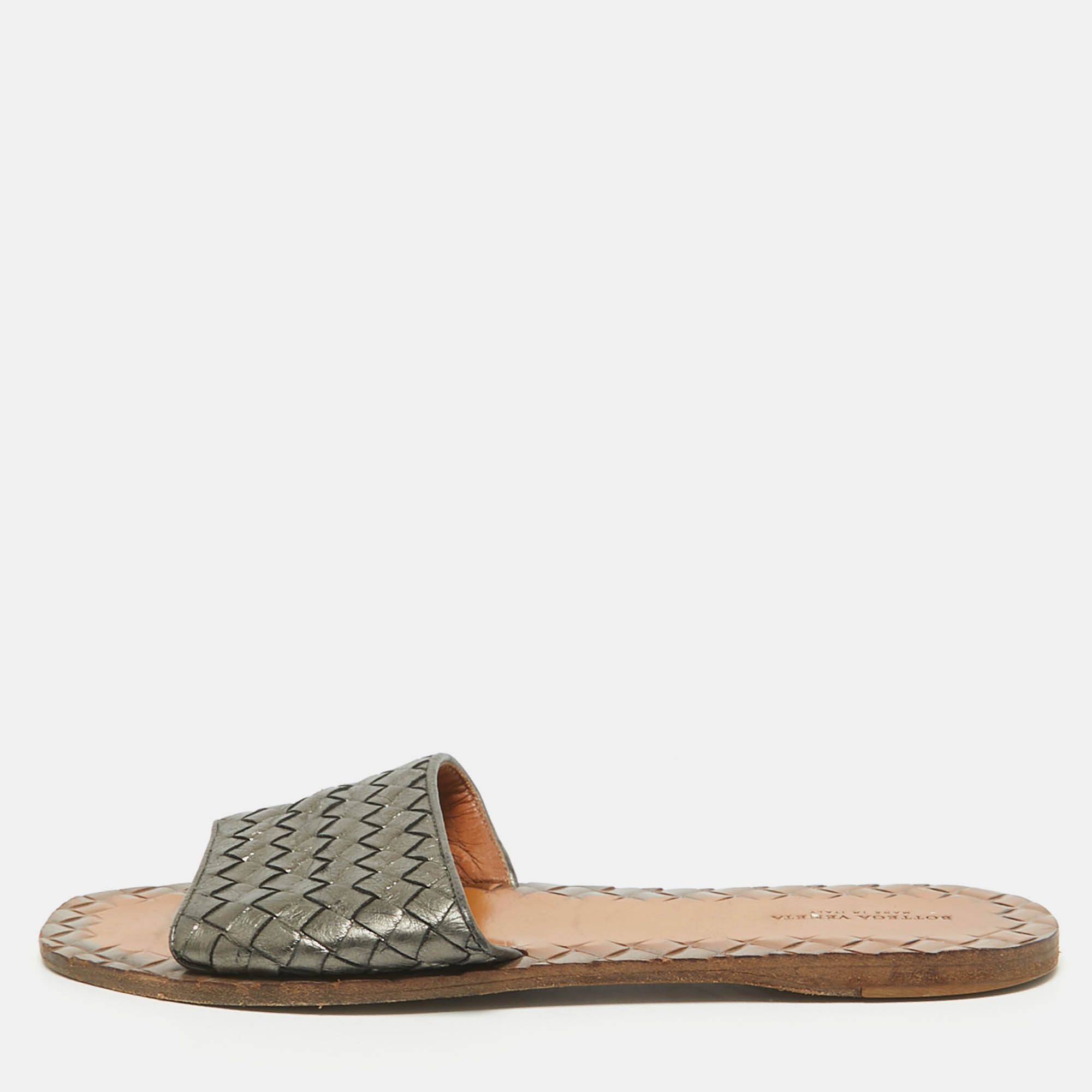 

Bottega Veneta Metallic Grey Intrecciato Leather Flat Slides Size