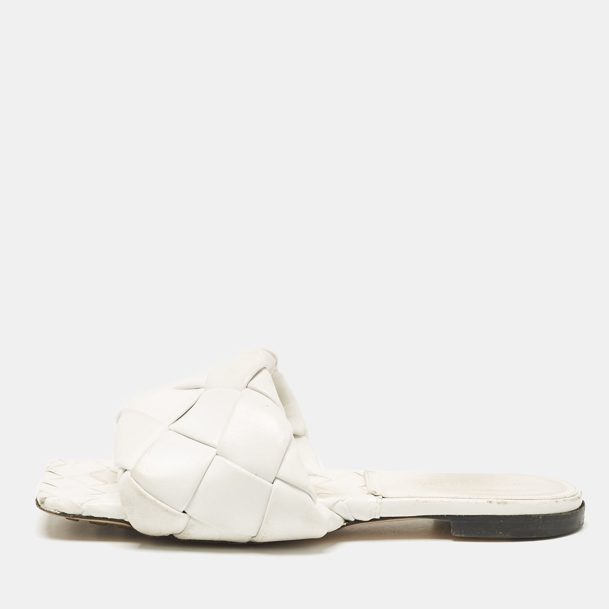 

Bottega Veneta White Woven Leather Lido Flat Slides Size