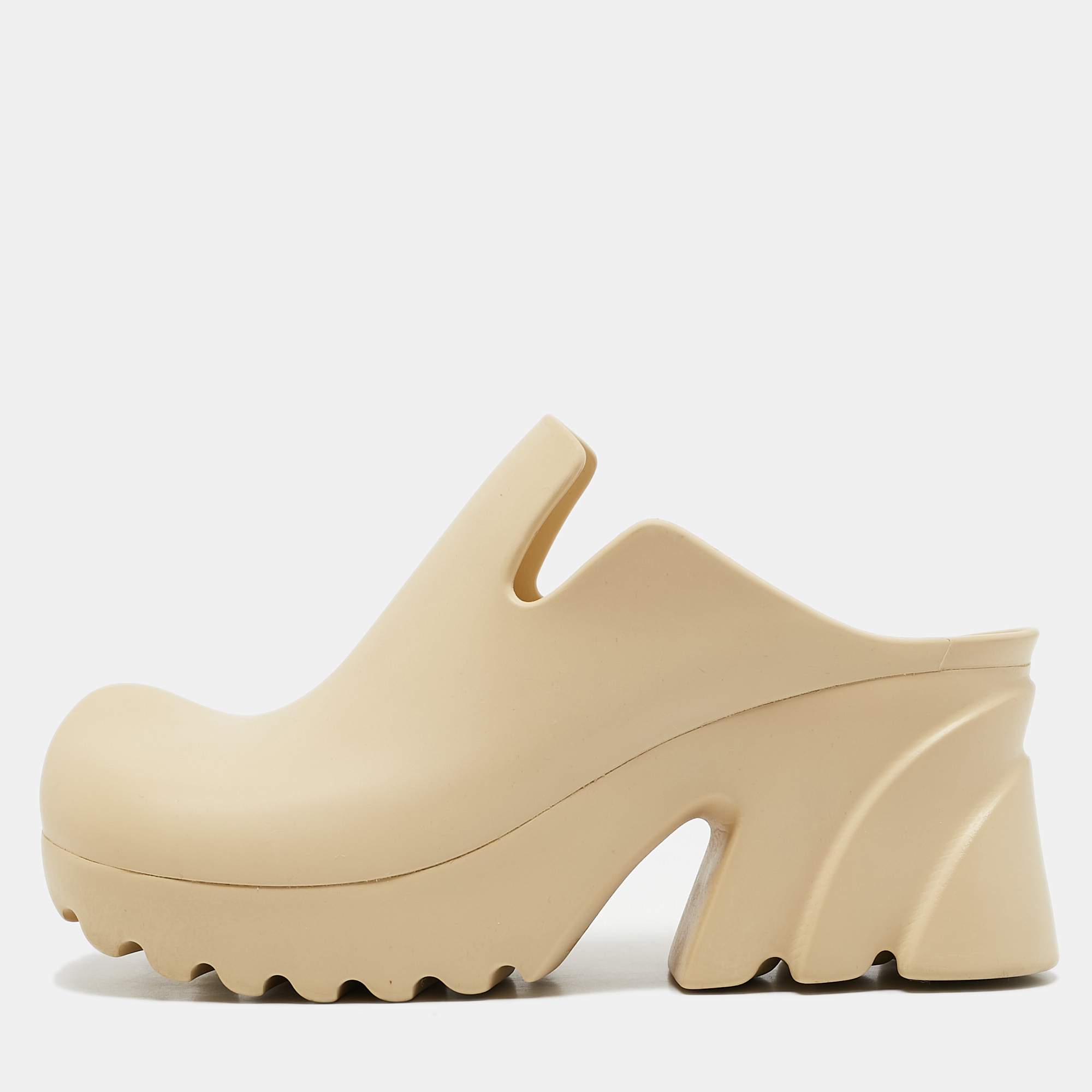 

Bottega Veneta Beige Rubber Flash Mules Size