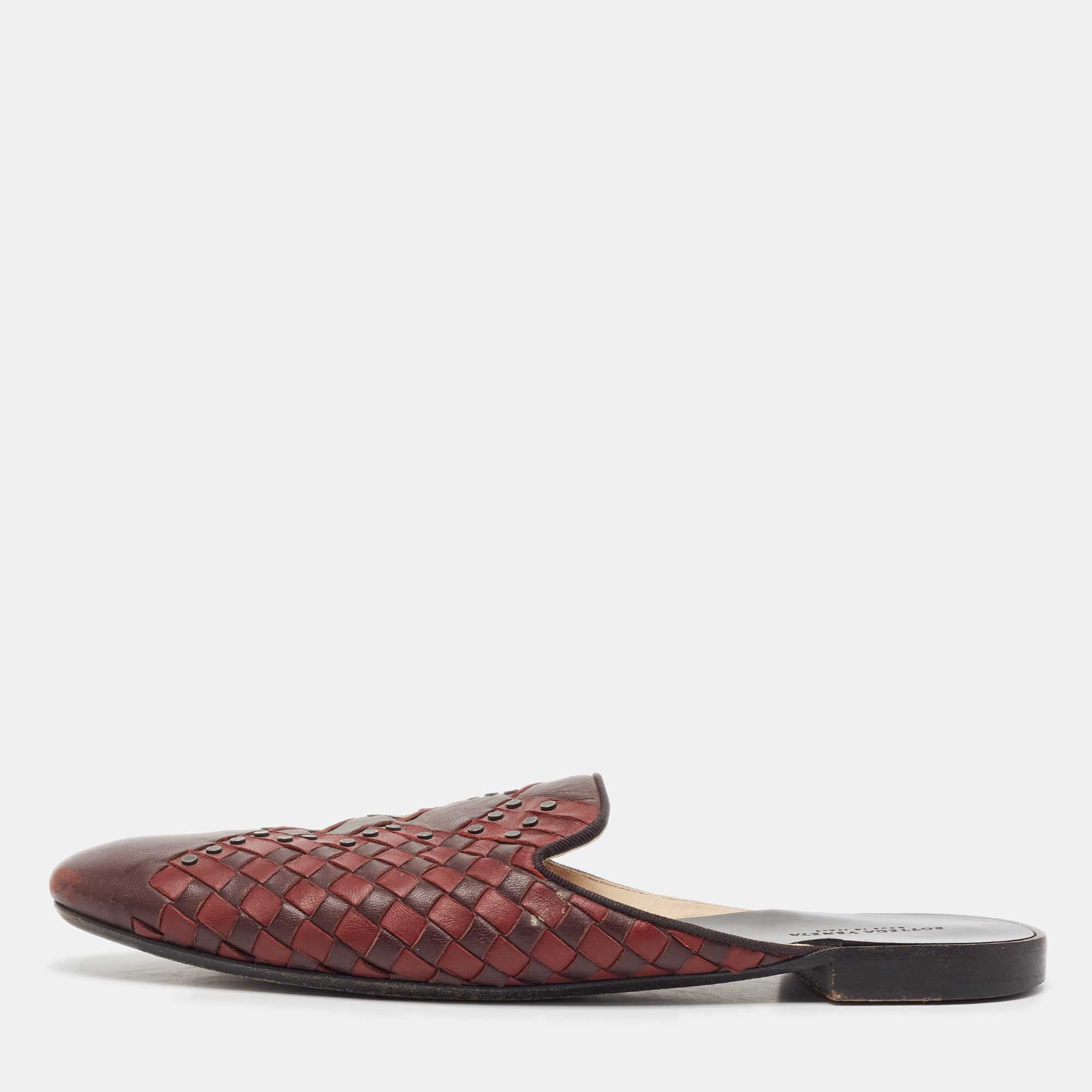 

Bottega Veneta Burgundy Intrecciato Leather Fiandra Flat Mules Size