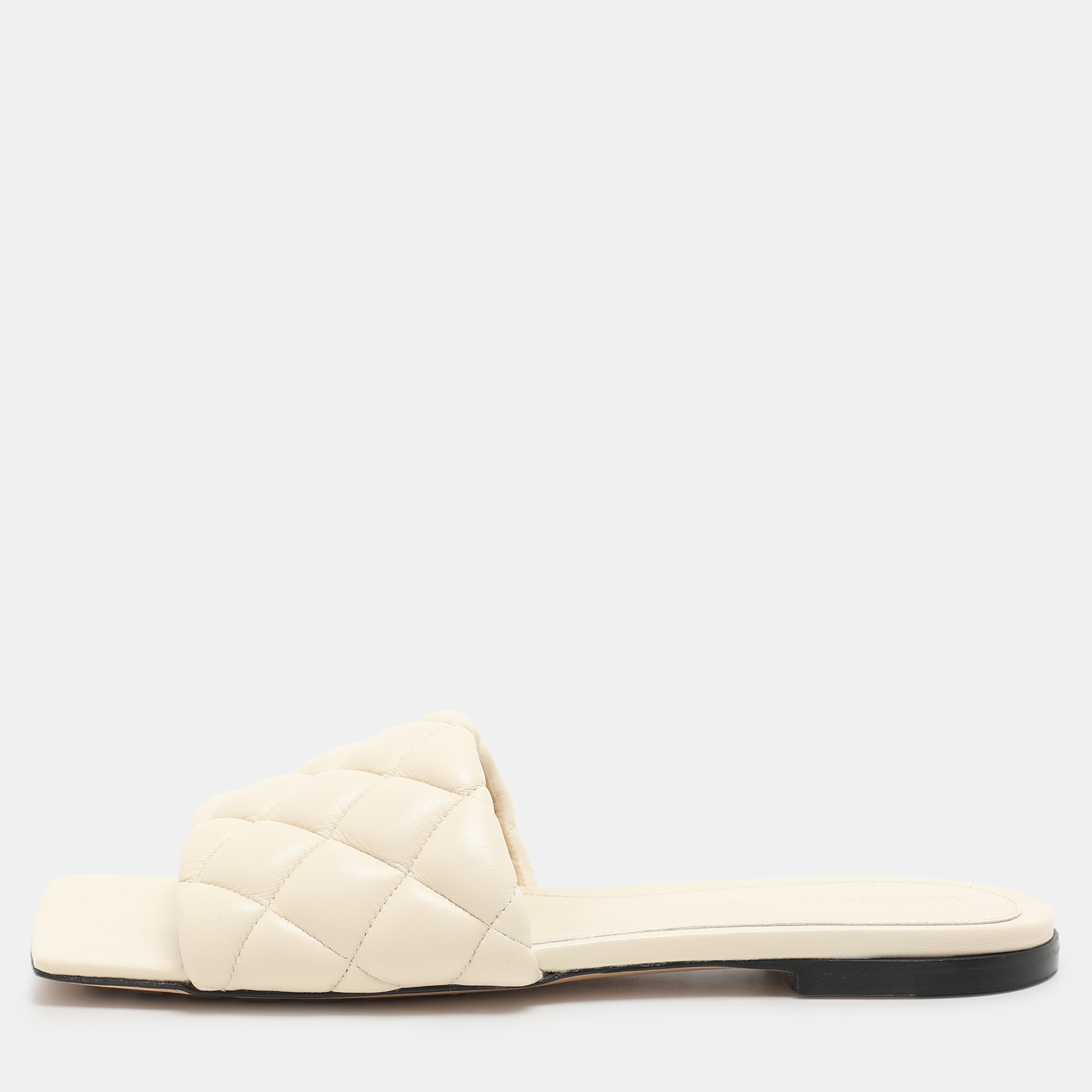 

Bottega Veneta Cream Quilted Leather Lido Flat Sandals Size