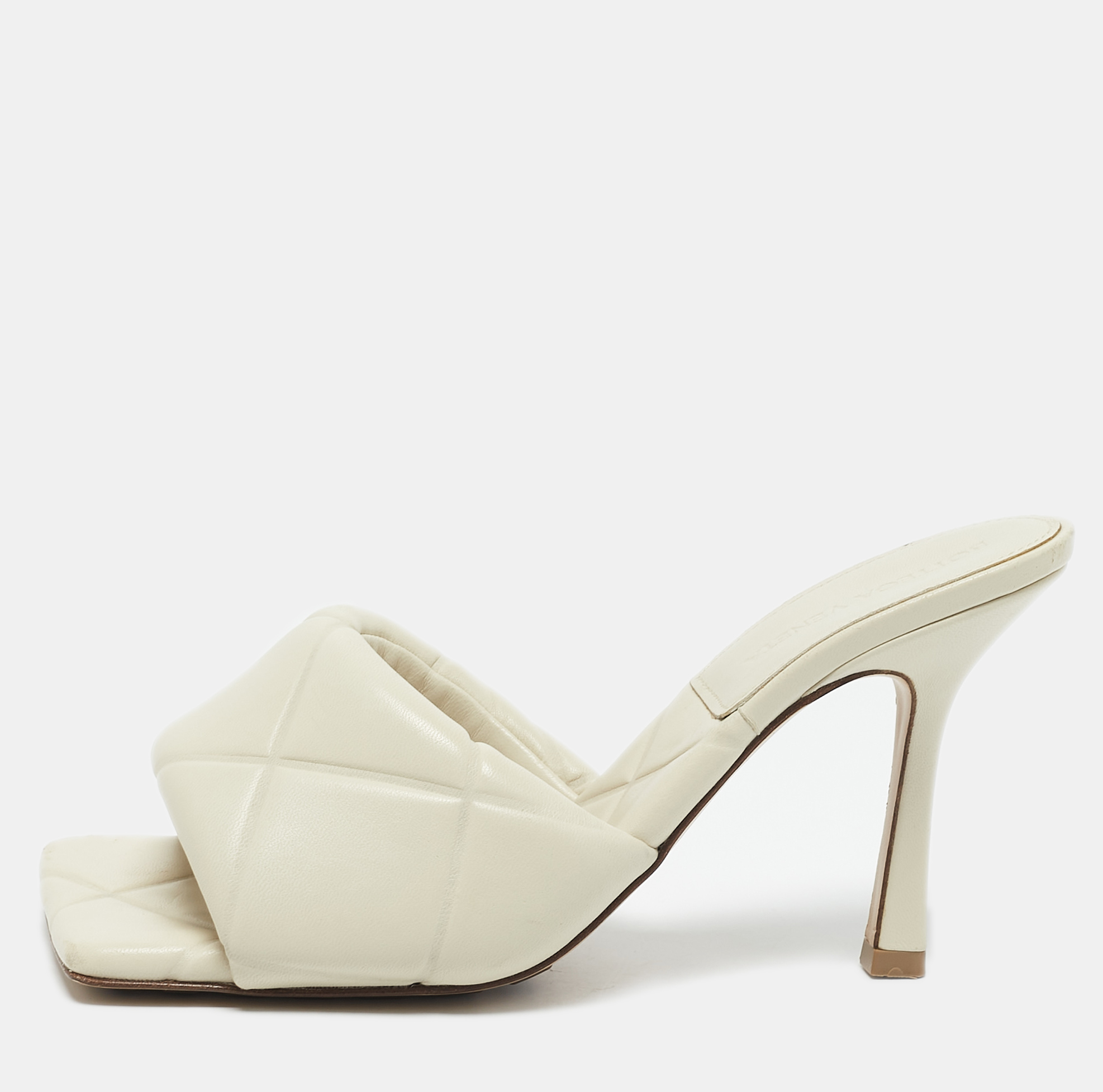 

Bottega Veneta Cream Quilted Leather Lido Slide Sandals Size