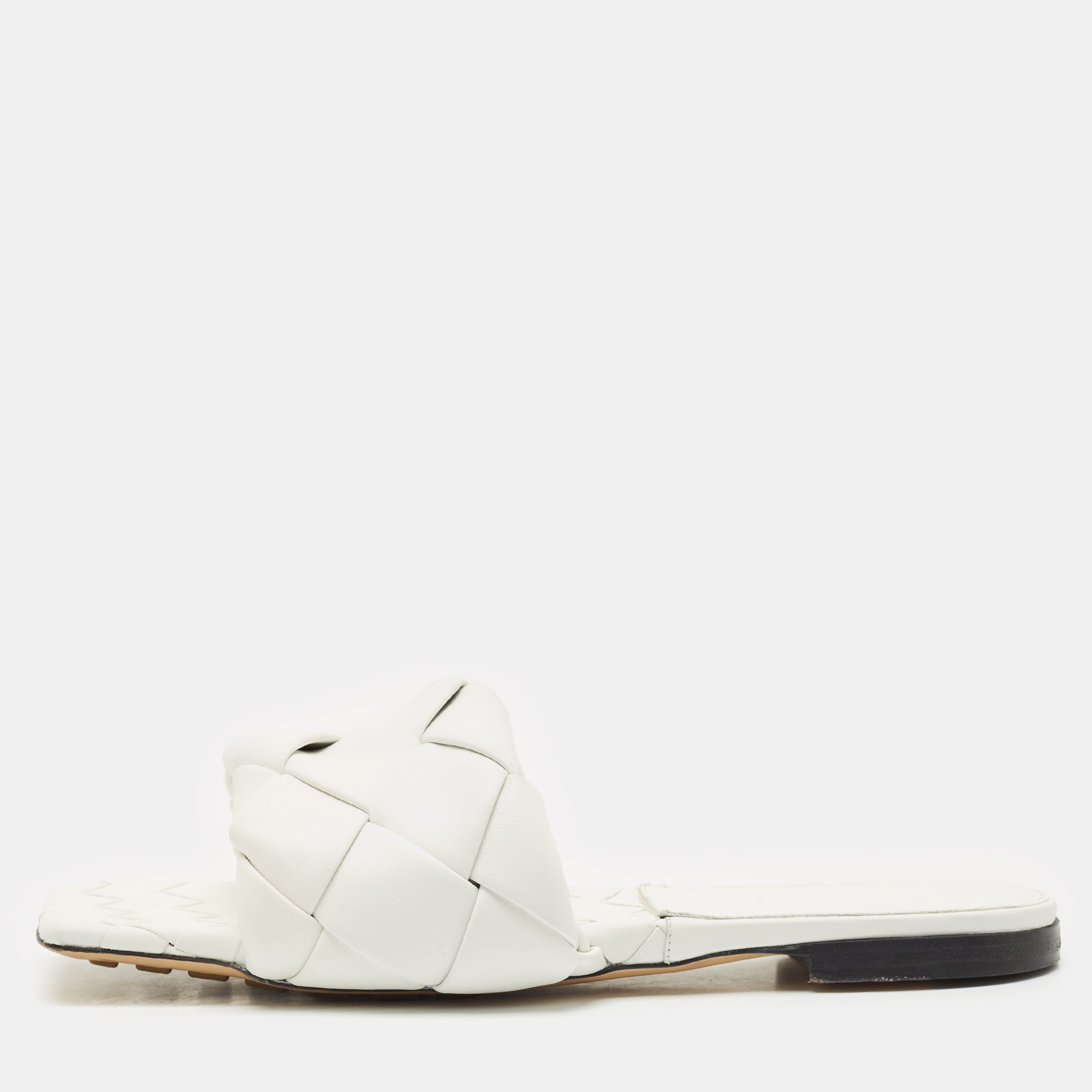 

Bottega Veneta White Intrecciato Leather Lido Flat Slides Size